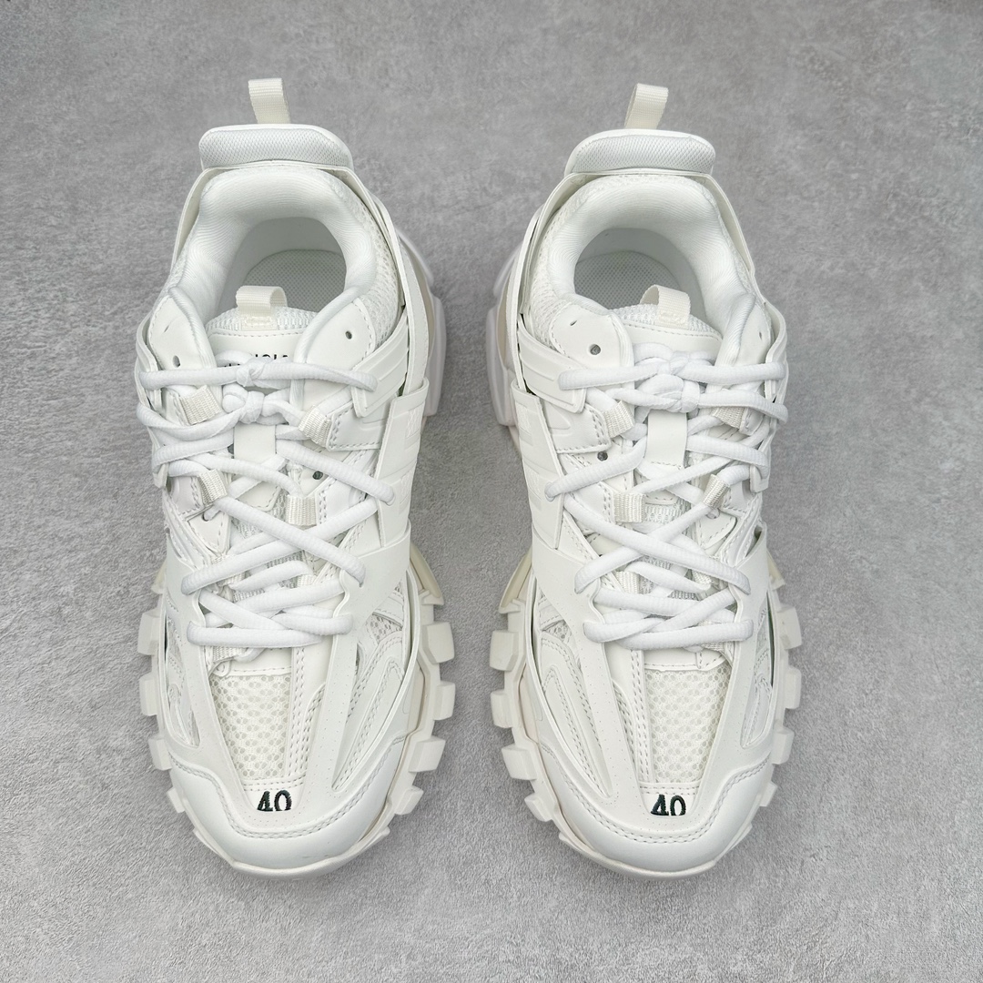 图片[2]-＃纯原 BALENCIAGA Track Trainers 巴黎世家 3.0代复古野跑姥爹潮流百搭慢跑鞋 成份：47%涤纶 40%聚氨酯纤维 13%Nylon 采用尼龙和网眼布制成 100%不含皮革 尺码饰于足尖 鞋后跟压印Track字样 外底正面压印BB标识 外侧印有Balenciaga印花 鞋舌压印Balenciaga标识 双鞋带以常规方式打结 后帮及鞋舌配有拉环鞋提 动态鞋底设计 为双脚带来后续的助力 50毫米鞋弓 水洗做旧风格 中国制造 此商品提供Balenciaga防尘袋和包装盒 尺码：35/46-选品中心