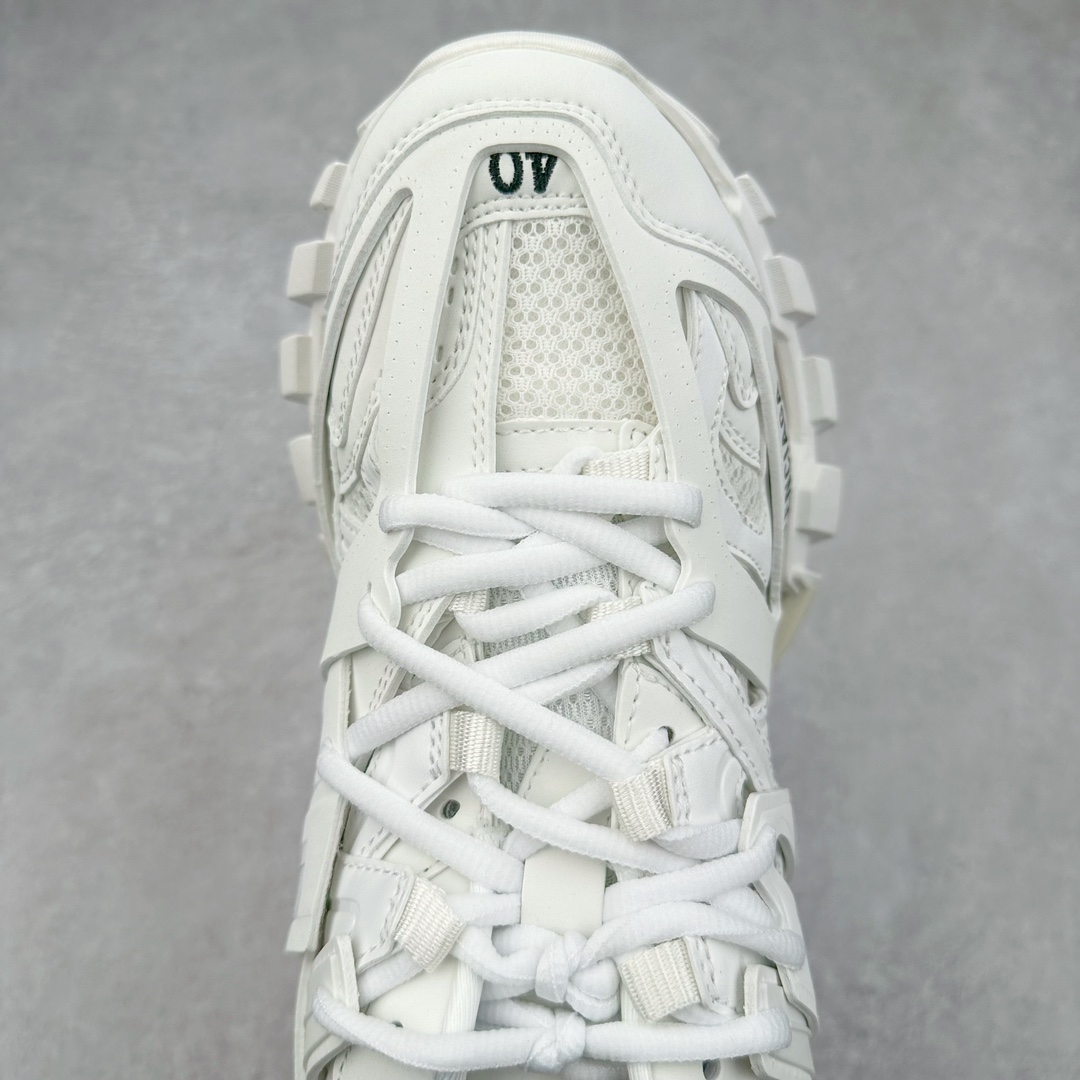 图片[4]-＃纯原 BALENCIAGA Track Trainers 巴黎世家 3.0代复古野跑姥爹潮流百搭慢跑鞋 成份：47%涤纶 40%聚氨酯纤维 13%Nylon 采用尼龙和网眼布制成 100%不含皮革 尺码饰于足尖 鞋后跟压印Track字样 外底正面压印BB标识 外侧印有Balenciaga印花 鞋舌压印Balenciaga标识 双鞋带以常规方式打结 后帮及鞋舌配有拉环鞋提 动态鞋底设计 为双脚带来后续的助力 50毫米鞋弓 水洗做旧风格 中国制造 此商品提供Balenciaga防尘袋和包装盒 尺码：35/46-选品中心