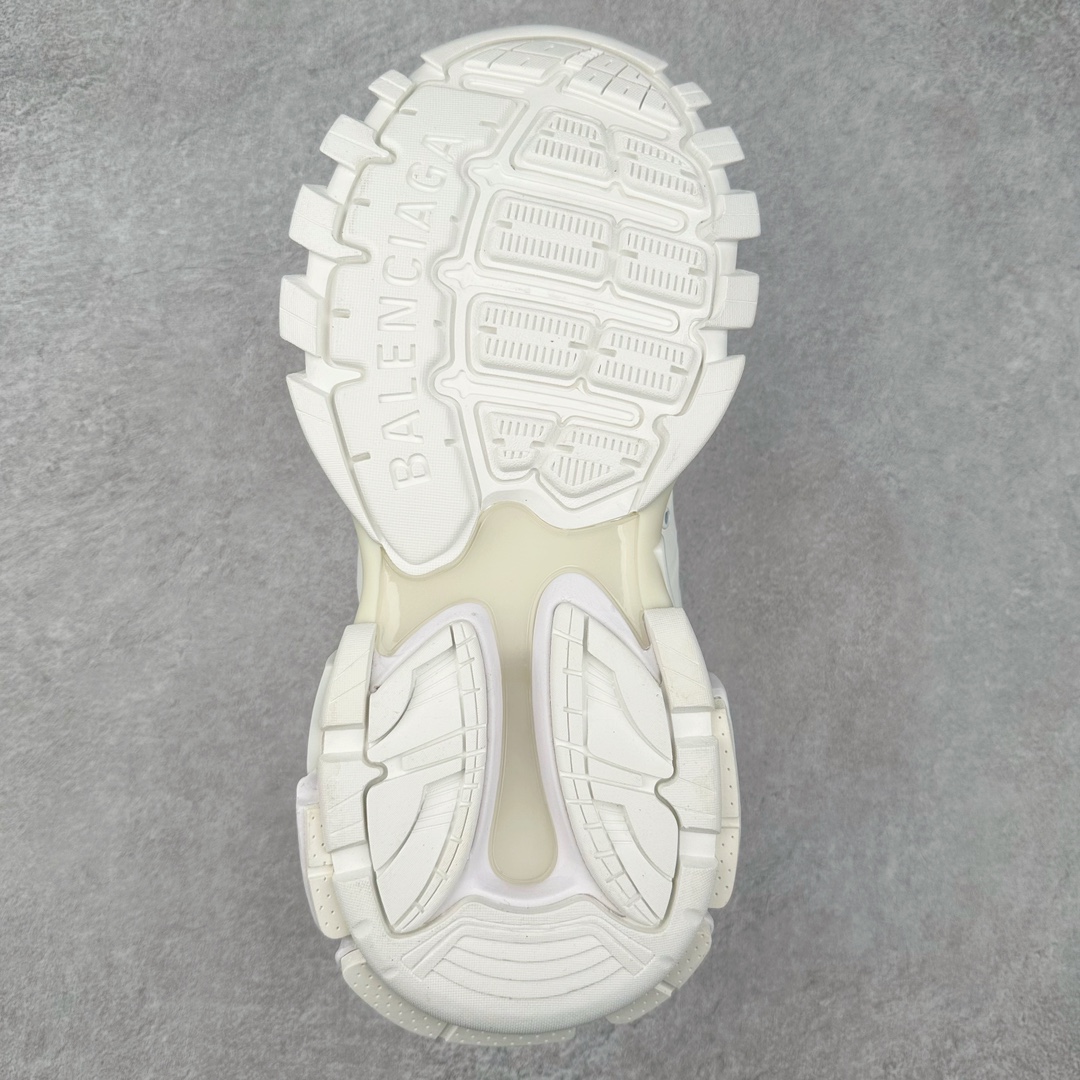 图片[9]-＃纯原 BALENCIAGA Track Trainers 巴黎世家 3.0代复古野跑姥爹潮流百搭慢跑鞋 成份：47%涤纶 40%聚氨酯纤维 13%Nylon 采用尼龙和网眼布制成 100%不含皮革 尺码饰于足尖 鞋后跟压印Track字样 外底正面压印BB标识 外侧印有Balenciaga印花 鞋舌压印Balenciaga标识 双鞋带以常规方式打结 后帮及鞋舌配有拉环鞋提 动态鞋底设计 为双脚带来后续的助力 50毫米鞋弓 水洗做旧风格 中国制造 此商品提供Balenciaga防尘袋和包装盒 尺码：35/46-选品中心