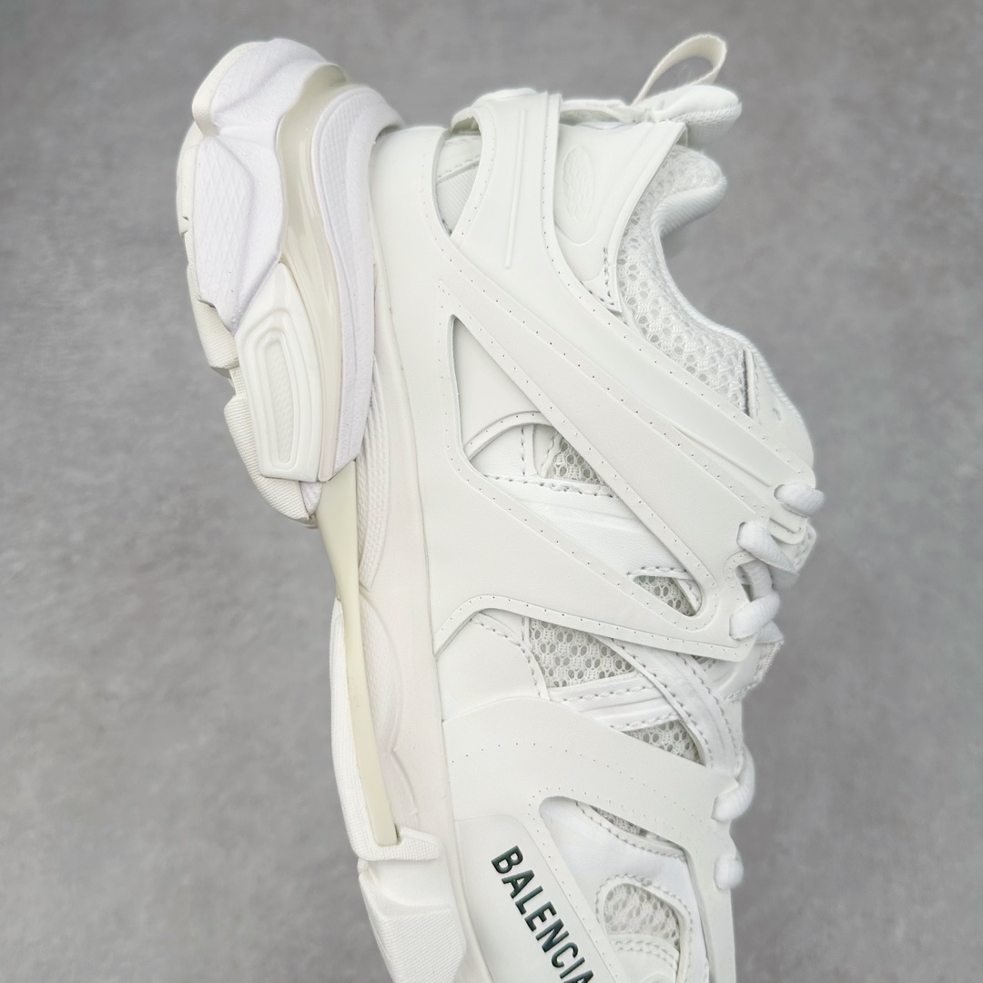 图片[6]-＃纯原 BALENCIAGA Track Trainers 巴黎世家 3.0代复古野跑姥爹潮流百搭慢跑鞋 成份：47%涤纶 40%聚氨酯纤维 13%Nylon 采用尼龙和网眼布制成 100%不含皮革 尺码饰于足尖 鞋后跟压印Track字样 外底正面压印BB标识 外侧印有Balenciaga印花 鞋舌压印Balenciaga标识 双鞋带以常规方式打结 后帮及鞋舌配有拉环鞋提 动态鞋底设计 为双脚带来后续的助力 50毫米鞋弓 水洗做旧风格 中国制造 此商品提供Balenciaga防尘袋和包装盒 尺码：35/46-选品中心