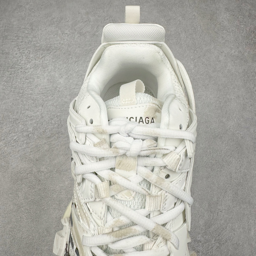 图片[5]-＃纯原 BALENCIAGA Track Trainers 巴黎世家 3.0代复古野跑姥爹潮流百搭慢跑鞋 成份：47%涤纶 40%聚氨酯纤维 13%Nylon 采用尼龙和网眼布制成 100%不含皮革 尺码饰于足尖 鞋后跟压印Track字样 外底正面压印BB标识 外侧印有Balenciaga印花 鞋舌压印Balenciaga标识 双鞋带以常规方式打结 后帮及鞋舌配有拉环鞋提 动态鞋底设计 为双脚带来后续的助力 50毫米鞋弓 水洗做旧风格 中国制造 此商品提供Balenciaga防尘袋和包装盒 尺码：35/46-选品中心