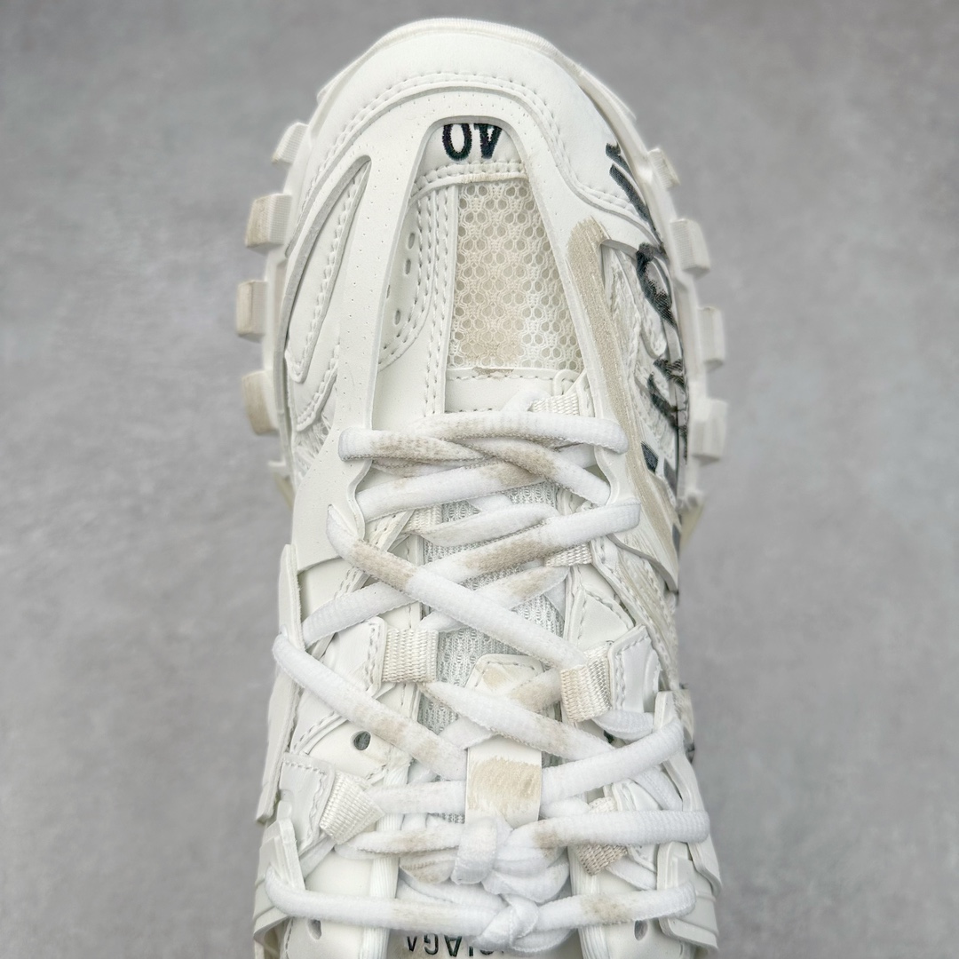 图片[4]-＃纯原 BALENCIAGA Track Trainers 巴黎世家 3.0代复古野跑姥爹潮流百搭慢跑鞋 成份：47%涤纶 40%聚氨酯纤维 13%Nylon 采用尼龙和网眼布制成 100%不含皮革 尺码饰于足尖 鞋后跟压印Track字样 外底正面压印BB标识 外侧印有Balenciaga印花 鞋舌压印Balenciaga标识 双鞋带以常规方式打结 后帮及鞋舌配有拉环鞋提 动态鞋底设计 为双脚带来后续的助力 50毫米鞋弓 水洗做旧风格 中国制造 此商品提供Balenciaga防尘袋和包装盒 尺码：35/46-选品中心