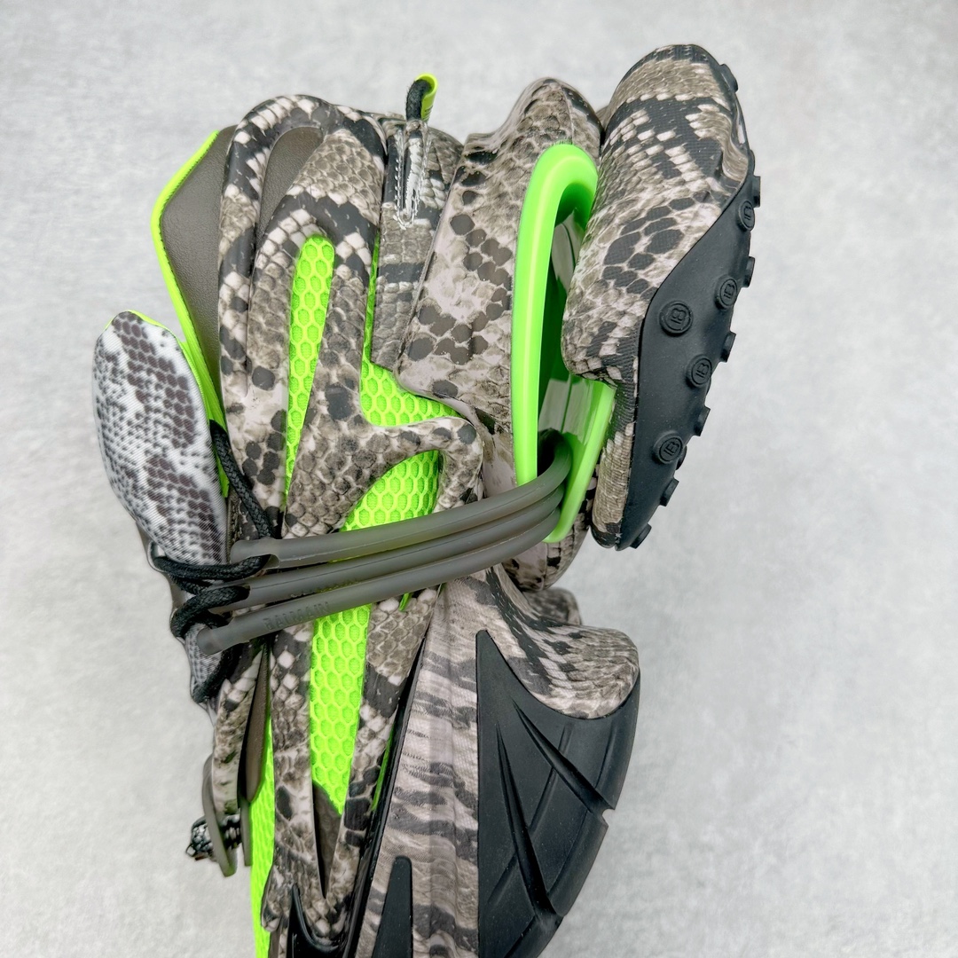 图片[7]-宇宙飞船前卫造型 演绎未来风格 法国时装设计师皮埃尔·巴尔曼主理品牌-巴尔曼/Balmain Unicorn Low Sneakers 独角兽系列低帮增高厚前卫老爹风休闲运动慢跑鞋 #男女鞋原楦原纸版开发版型#采用热熔处理高密太空棉鞋面材质#原版一致硬质大礼盒及附送防尘袋#灌注式超软PU脚感乳胶物料鞋垫#全新开发8层组合夸张鞋底#中底嵌入EVA轻量缓震物料 BALMAIN 正式推出全新 UNICORN 运动鞋 鞋款在最近的 BALMAIN 时装秀上已经亮相 它有着全新的廓形并融入了“新法式风格” 同时它有着流畅的线条以及多个组成模块，并有舒适性减震缓冲系统来提升脚感 Unicorn鞋款系列块状拼合的船型鞋身来自神话世界中的「独角兽」 力与美的型态兼容在既存球鞋领域带来未知异彩 其添识一眼即可辨认的「金属狮首」 更是象征着Balmain在设计上勇敢尝试的野性呼唤 尺码：35-46-选品中心