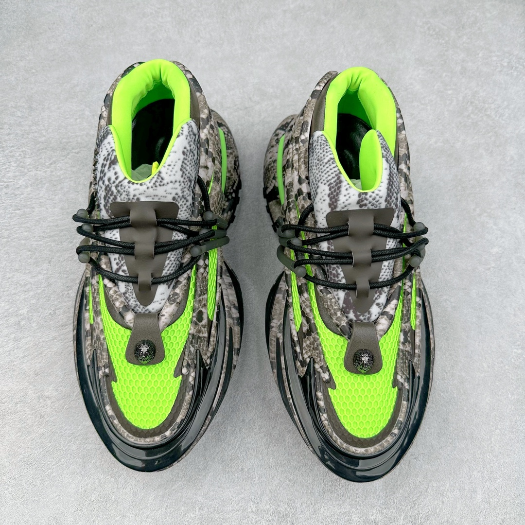 图片[2]-宇宙飞船前卫造型 演绎未来风格 法国时装设计师皮埃尔·巴尔曼主理品牌-巴尔曼/Balmain Unicorn Low Sneakers 独角兽系列低帮增高厚前卫老爹风休闲运动慢跑鞋 #男女鞋原楦原纸版开发版型#采用热熔处理高密太空棉鞋面材质#原版一致硬质大礼盒及附送防尘袋#灌注式超软PU脚感乳胶物料鞋垫#全新开发8层组合夸张鞋底#中底嵌入EVA轻量缓震物料 BALMAIN 正式推出全新 UNICORN 运动鞋 鞋款在最近的 BALMAIN 时装秀上已经亮相 它有着全新的廓形并融入了“新法式风格” 同时它有着流畅的线条以及多个组成模块，并有舒适性减震缓冲系统来提升脚感 Unicorn鞋款系列块状拼合的船型鞋身来自神话世界中的「独角兽」 力与美的型态兼容在既存球鞋领域带来未知异彩 其添识一眼即可辨认的「金属狮首」 更是象征着Balmain在设计上勇敢尝试的野性呼唤 尺码：35-46-选品中心