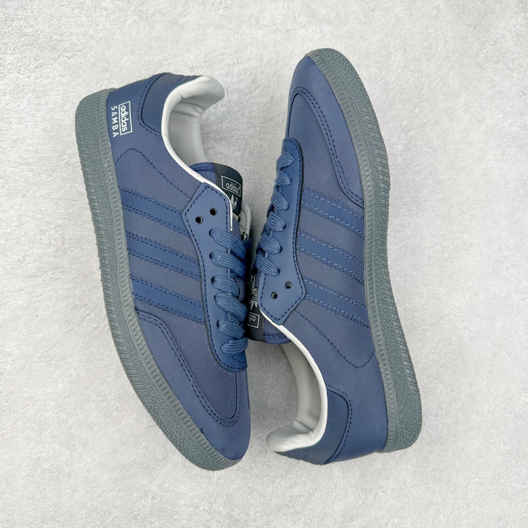 图片[3]-＃特价福利 AD Original Samba OG/Gazelle Indoor Trainers 复古经典轻便板鞋 口碑大厂出品 品控大底版型不断改良更新 全套原纸板楦头开发 确保原汁原味 完美呈现桑巴版型 一比一鞋头弧度高度鞋身弧度 此版本只针对中端市场 皮料材质有所更替 其他数据细节工艺流程均保持一致 绝不口嗨 细节品控鞋型随意对比 正确烫金高频细节 原装纳米超迁皮料 独家私模橡胶大底 原盒原配 这款桑巴鞋展示了高质量的工艺 带有装饰的超锁缝制和无缝的手感 柔软、柔软的皮革造型和标志性的3条纹完成了精致的外观 正规合身鞋带 鞋面上有绒面鞋垫 橡胶鞋底 享受正畸套筒软感 自50年代首次亮相以来就一直在赢得粉丝的青睐 尺码：36 36.5 37.5 38 38.5 39 40 40.5 41 42 42.5 43 44 44.5 45-选品中心