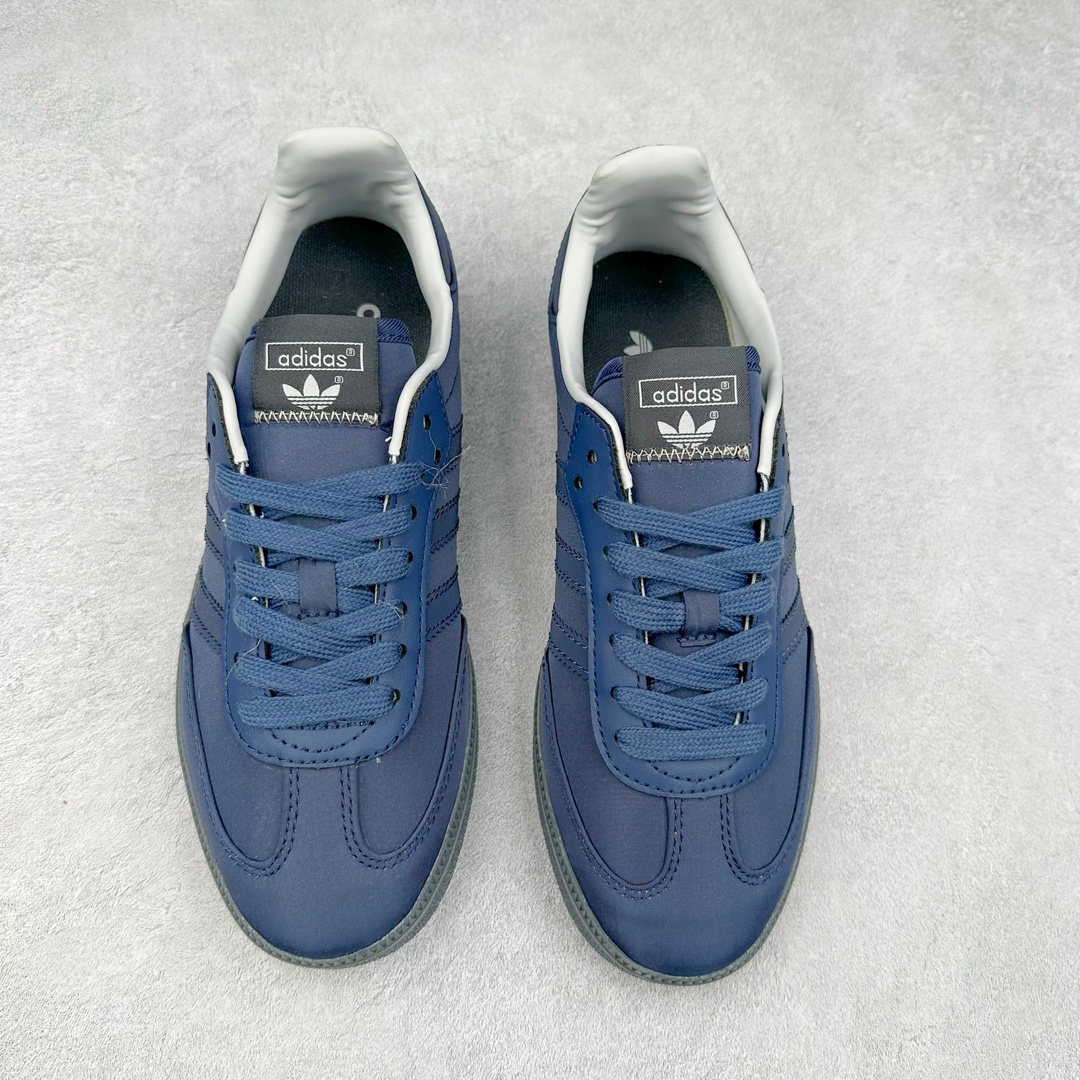 图片[2]-＃特价福利 AD Original Samba OG/Gazelle Indoor Trainers 复古经典轻便板鞋 口碑大厂出品 品控大底版型不断改良更新 全套原纸板楦头开发 确保原汁原味 完美呈现桑巴版型 一比一鞋头弧度高度鞋身弧度 此版本只针对中端市场 皮料材质有所更替 其他数据细节工艺流程均保持一致 绝不口嗨 细节品控鞋型随意对比 正确烫金高频细节 原装纳米超迁皮料 独家私模橡胶大底 原盒原配 这款桑巴鞋展示了高质量的工艺 带有装饰的超锁缝制和无缝的手感 柔软、柔软的皮革造型和标志性的3条纹完成了精致的外观 正规合身鞋带 鞋面上有绒面鞋垫 橡胶鞋底 享受正畸套筒软感 自50年代首次亮相以来就一直在赢得粉丝的青睐 尺码：36 36.5 37.5 38 38.5 39 40 40.5 41 42 42.5 43 44 44.5 45-选品中心