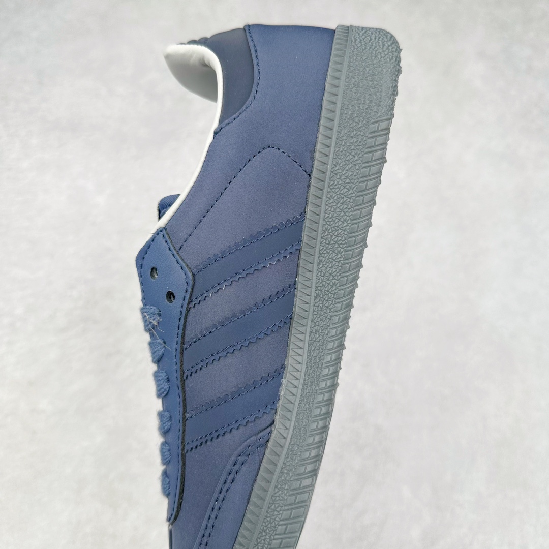 图片[7]-＃特价福利 AD Original Samba OG/Gazelle Indoor Trainers 复古经典轻便板鞋 口碑大厂出品 品控大底版型不断改良更新 全套原纸板楦头开发 确保原汁原味 完美呈现桑巴版型 一比一鞋头弧度高度鞋身弧度 此版本只针对中端市场 皮料材质有所更替 其他数据细节工艺流程均保持一致 绝不口嗨 细节品控鞋型随意对比 正确烫金高频细节 原装纳米超迁皮料 独家私模橡胶大底 原盒原配 这款桑巴鞋展示了高质量的工艺 带有装饰的超锁缝制和无缝的手感 柔软、柔软的皮革造型和标志性的3条纹完成了精致的外观 正规合身鞋带 鞋面上有绒面鞋垫 橡胶鞋底 享受正畸套筒软感 自50年代首次亮相以来就一直在赢得粉丝的青睐 尺码：36 36.5 37.5 38 38.5 39 40 40.5 41 42 42.5 43 44 44.5 45-选品中心