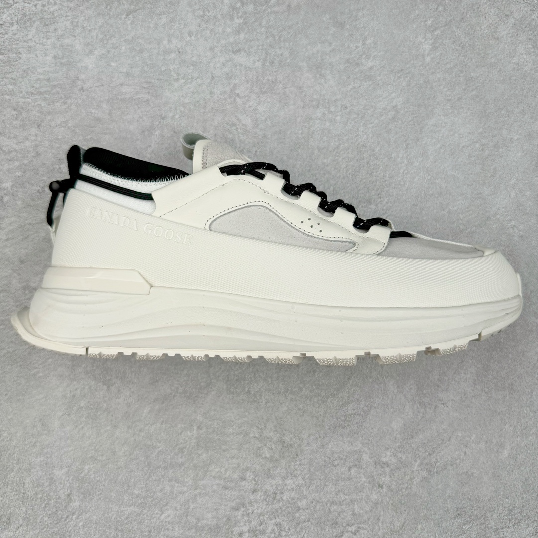 Canada Goose Glacier Trail 大鹅登山运动鞋 全新户外登山运动鞋 鞋身采用防水耐磨纤维革组合翻毛皮材质 中底增高加厚缓震PU组合防滑耐磨锯齿大底 提供超强的抓地力和防滑性能 正确大盒包装 内赠防尘袋一个 尺码：40-46（无半码）-选品中心