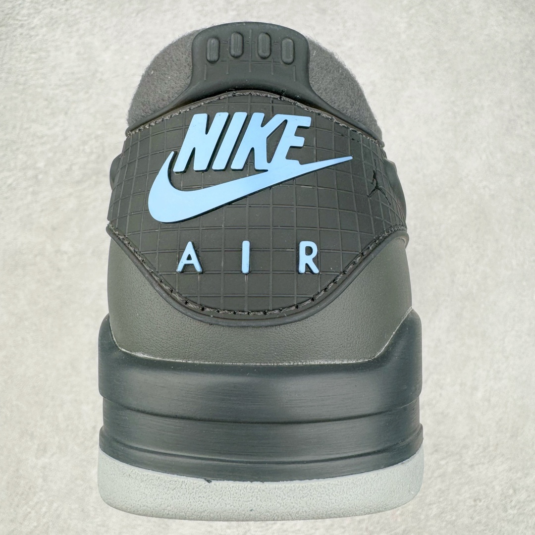 图片[8]-＃KZ纯原 Air Jordan AJ4 RM 重制版低帮复古篮球鞋 黑灰 FQ7938-002 亲自操刀耗时半年巨作 全套原纸板楦头开发 确保原汁原味 完美呈现版型 一比一鞋头弧度高度鞋身弧度 原厂TPU 正确内里网布 菱角分明不变形无多余毛边 柔软性质感一致于原鞋 原厂织唛标 原厂飞人电绣工艺 尾指中部跳三针 独家绑鞋带手法 印刷中底布 四线拉帮 米色美纹纸贴合固定 进口港宝加持 后跟自然饱满 全鞋荧光划线卡点 追求极致完美 每一双都是工艺品 多重QC质检 超越公司货的品控标准 实实在在的免检产品 采用了低帮的设计 并保留了众多AJ4的经典元素 鞋身以皮革、麂皮材质拼接打造 AJ4经典的TPU材质延伸至后跟 增强鞋款稳定性 而鞋身侧面的网格设计则被取消 尾部的NIKE AIR标志也得到保留 并同时带有飞人logo 中底部分同样搭载了可视AIR气垫 鞋底采用米白色中底和外底呈现 为整个设计收尾 尺码：36 36.5 37.5 38 38.5 39 40 40.5 41 42 42.5 43 44 44.5 45 46 47.5-选品中心