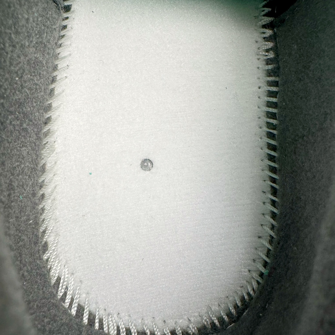 图片[10]-＃KZ纯原 Air Jordan AJ4 RM 重制版低帮复古篮球鞋 黑灰 FQ7938-002 亲自操刀耗时半年巨作 全套原纸板楦头开发 确保原汁原味 完美呈现版型 一比一鞋头弧度高度鞋身弧度 原厂TPU 正确内里网布 菱角分明不变形无多余毛边 柔软性质感一致于原鞋 原厂织唛标 原厂飞人电绣工艺 尾指中部跳三针 独家绑鞋带手法 印刷中底布 四线拉帮 米色美纹纸贴合固定 进口港宝加持 后跟自然饱满 全鞋荧光划线卡点 追求极致完美 每一双都是工艺品 多重QC质检 超越公司货的品控标准 实实在在的免检产品 采用了低帮的设计 并保留了众多AJ4的经典元素 鞋身以皮革、麂皮材质拼接打造 AJ4经典的TPU材质延伸至后跟 增强鞋款稳定性 而鞋身侧面的网格设计则被取消 尾部的NIKE AIR标志也得到保留 并同时带有飞人logo 中底部分同样搭载了可视AIR气垫 鞋底采用米白色中底和外底呈现 为整个设计收尾 尺码：36 36.5 37.5 38 38.5 39 40 40.5 41 42 42.5 43 44 44.5 45 46 47.5-选品中心