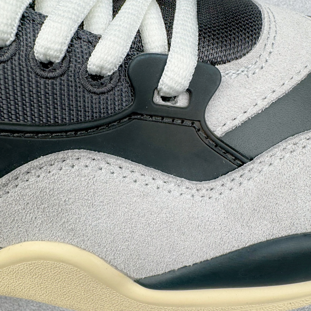 图片[19]-＃KZ纯原 Air Jordan AJ4 RM 重制版低帮复古篮球鞋 黑灰 FQ7938-002 亲自操刀耗时半年巨作 全套原纸板楦头开发 确保原汁原味 完美呈现版型 一比一鞋头弧度高度鞋身弧度 原厂TPU 正确内里网布 菱角分明不变形无多余毛边 柔软性质感一致于原鞋 原厂织唛标 原厂飞人电绣工艺 尾指中部跳三针 独家绑鞋带手法 印刷中底布 四线拉帮 米色美纹纸贴合固定 进口港宝加持 后跟自然饱满 全鞋荧光划线卡点 追求极致完美 每一双都是工艺品 多重QC质检 超越公司货的品控标准 实实在在的免检产品 采用了低帮的设计 并保留了众多AJ4的经典元素 鞋身以皮革、麂皮材质拼接打造 AJ4经典的TPU材质延伸至后跟 增强鞋款稳定性 而鞋身侧面的网格设计则被取消 尾部的NIKE AIR标志也得到保留 并同时带有飞人logo 中底部分同样搭载了可视AIR气垫 鞋底采用米白色中底和外底呈现 为整个设计收尾 尺码：36 36.5 37.5 38 38.5 39 40 40.5 41 42 42.5 43 44 44.5 45 46 47.5-选品中心