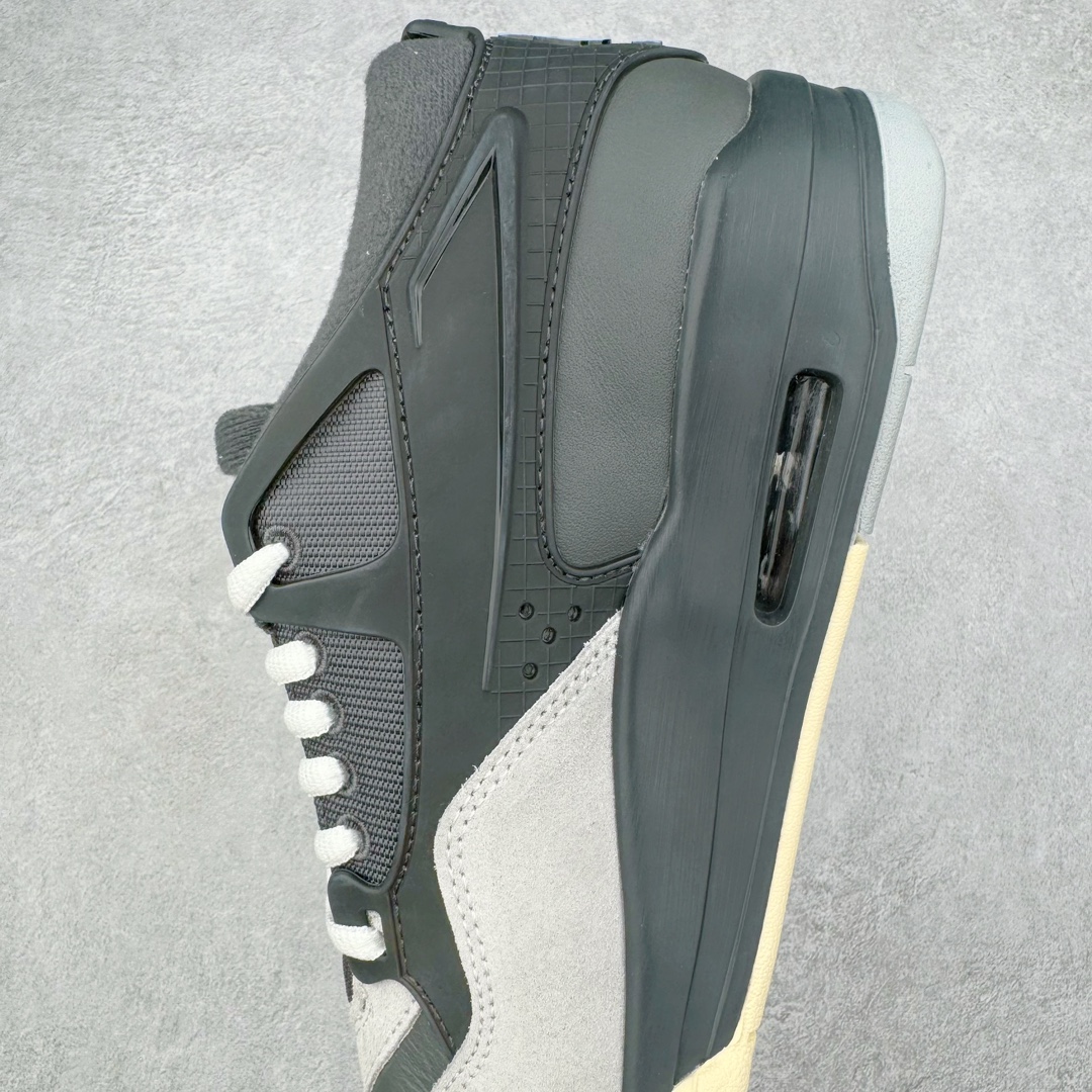 图片[7]-＃KZ纯原 Air Jordan AJ4 RM 重制版低帮复古篮球鞋 黑灰 FQ7938-002 亲自操刀耗时半年巨作 全套原纸板楦头开发 确保原汁原味 完美呈现版型 一比一鞋头弧度高度鞋身弧度 原厂TPU 正确内里网布 菱角分明不变形无多余毛边 柔软性质感一致于原鞋 原厂织唛标 原厂飞人电绣工艺 尾指中部跳三针 独家绑鞋带手法 印刷中底布 四线拉帮 米色美纹纸贴合固定 进口港宝加持 后跟自然饱满 全鞋荧光划线卡点 追求极致完美 每一双都是工艺品 多重QC质检 超越公司货的品控标准 实实在在的免检产品 采用了低帮的设计 并保留了众多AJ4的经典元素 鞋身以皮革、麂皮材质拼接打造 AJ4经典的TPU材质延伸至后跟 增强鞋款稳定性 而鞋身侧面的网格设计则被取消 尾部的NIKE AIR标志也得到保留 并同时带有飞人logo 中底部分同样搭载了可视AIR气垫 鞋底采用米白色中底和外底呈现 为整个设计收尾 尺码：36 36.5 37.5 38 38.5 39 40 40.5 41 42 42.5 43 44 44.5 45 46 47.5-选品中心