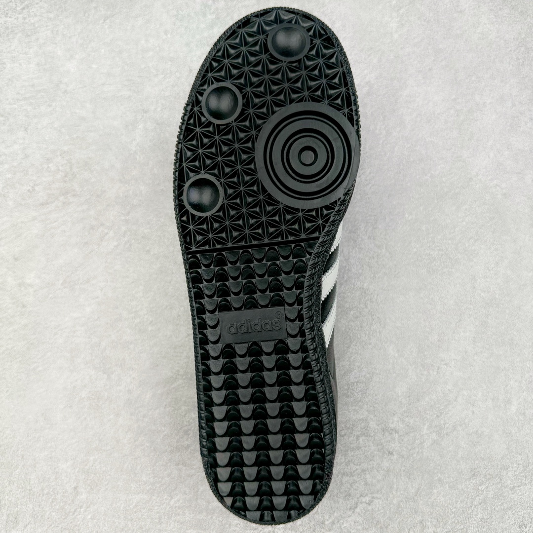 图片[9]-＃S2纯原 AD Original Samba OG 复古经典轻便板鞋 JP5282 原装头层牛皮加持 正确烫金高频细节 原装纳米超迁皮料 独家私模橡胶大底 原盒原配 正确黑色中底布 过宽过胶 这款桑巴鞋展示了高质量的工艺 带有装饰的超锁缝制和无缝的手感 柔软、柔软的皮革造型和标志性的3条纹完成了精致的外观 正规合身鞋带 鞋面上有绒面鞋垫 橡胶鞋底 享受正畸套筒软感 自50年代首次亮相以来就一直在赢得粉丝的青睐尺码：36 36.5 37.5 38 38.5 39 40 40.5 41 42 42.5 43 44 44.5 45-选品中心