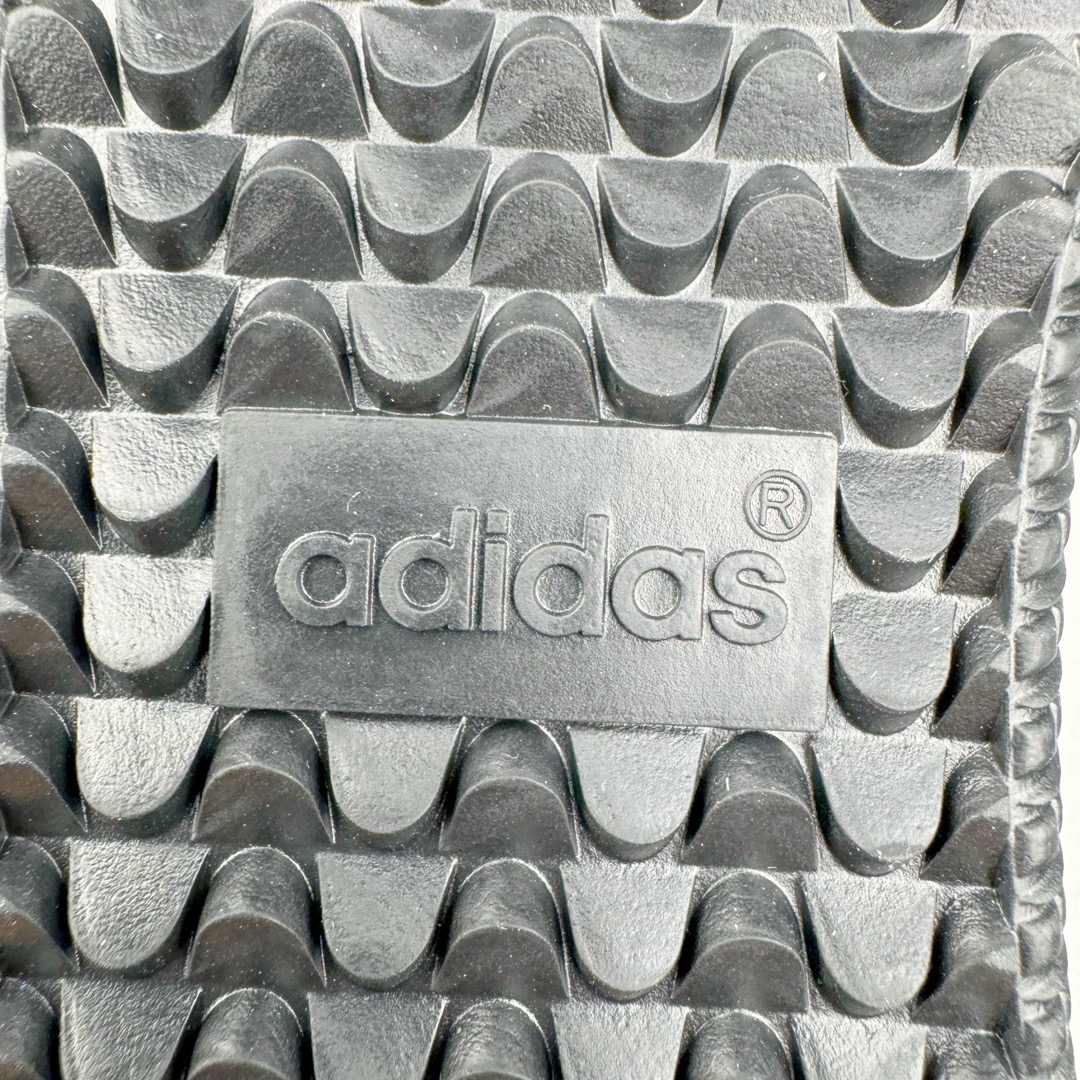 图片[16]-＃S2纯原 AD Original Samba OG 复古经典轻便板鞋 JP5282 原装头层牛皮加持 正确烫金高频细节 原装纳米超迁皮料 独家私模橡胶大底 原盒原配 正确黑色中底布 过宽过胶 这款桑巴鞋展示了高质量的工艺 带有装饰的超锁缝制和无缝的手感 柔软、柔软的皮革造型和标志性的3条纹完成了精致的外观 正规合身鞋带 鞋面上有绒面鞋垫 橡胶鞋底 享受正畸套筒软感 自50年代首次亮相以来就一直在赢得粉丝的青睐尺码：36 36.5 37.5 38 38.5 39 40 40.5 41 42 42.5 43 44 44.5 45-选品中心