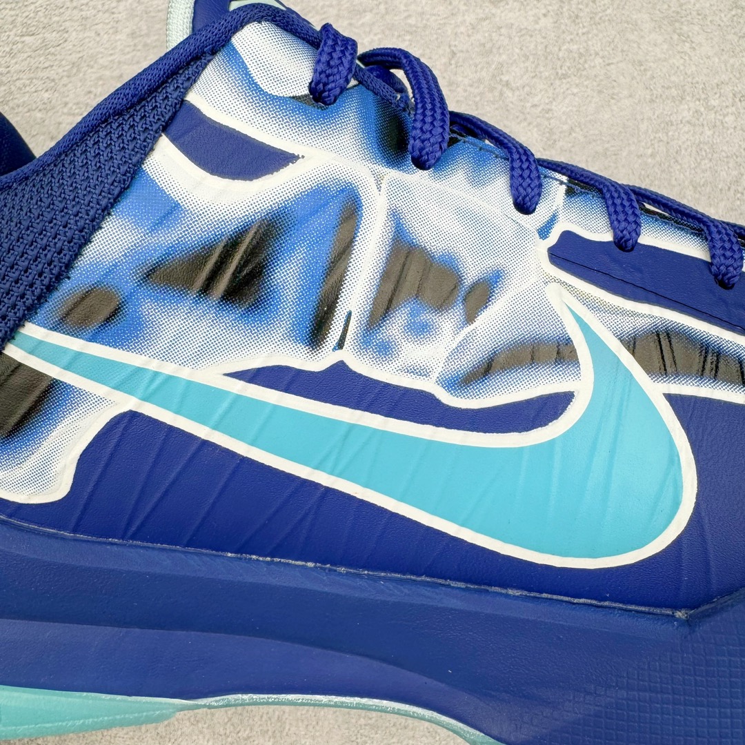 图片[18]-＃灭世/Max NK Zoom Kobe ZK5 科比5代 X-Ray 蓝色骨骼 HJ4303-400 灭世海外球员版 搭载最高工艺标准 版型 外观 细节 用料 不同于市场主流货品 拒绝杀猪套牌纯原套路 欢迎对比品鉴 外观升级点：鞋头冲孔 后跟海绵填充 飞线质感 碳板纹理 纸板对位 悉数升级对标ZP 用料升级点：前掌气垫➕后掌马蹄zoom（增配）澎湃脚感 完美解决正品后掌泡棉衰减问题 版型尺码升级：海外球员版 前掌包裹提升 尺码增加US13 47.5码 适配 职业球员 灭世纯原海外球员版『质 价 比』拉满 拳打杀猪纯原 脚踢一眼假通货 高端外贸渠道口碑爆炸 尺码：39 40 40.5 41 42 42.5 43 44 44.5 45 46 47.5-选品中心
