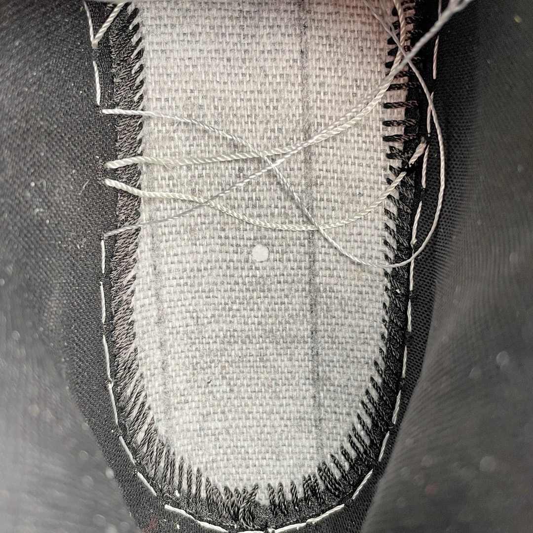 图片[18]-＃LJ渠道版福利 AMIRI Skel Top Hi Sneakers 洛杉矶街头之王 高奢·埃米尔 骨骼高帮板鞋 黑白 区分市面所有在售版本 正确鞋舌外翻细节 正确骨头形状 正确双层加厚皮料 市面唯一正确批次 全套配件及包装物 鞋面采用手工切割和边缘涂漆的皮革和骨头贴花 并具有真皮鞋面和模压EVA鞋垫 高密度的电脑车线工艺 尺码：40 41 42 43 44 45-选品中心