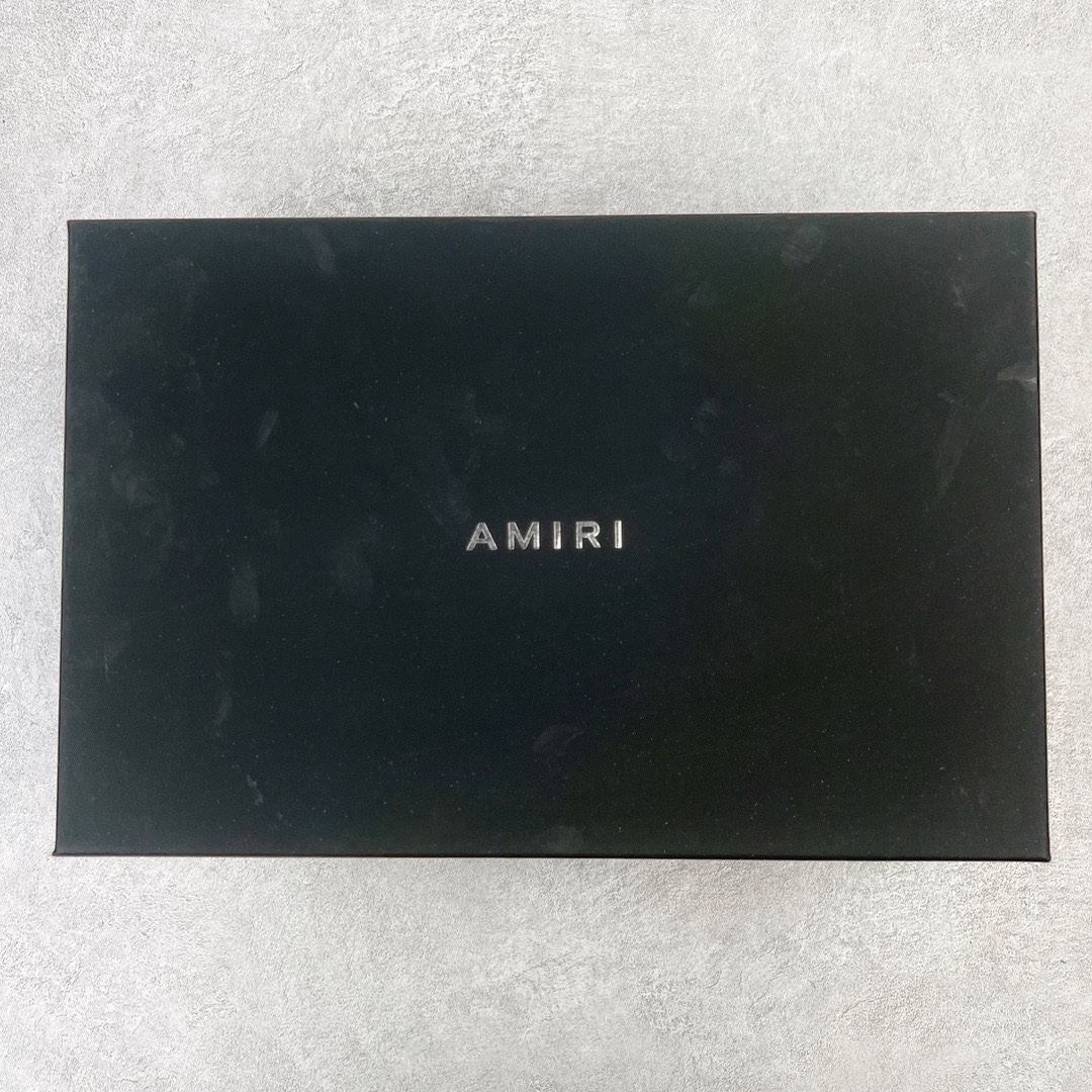 图片[10]-＃LJ渠道版福利 AMIRI Skel Top Low Sneakers 洛杉矶街头之王 高奢·埃米尔 骨骼低帮板鞋 白黑 区分市面所有在售版本 正确鞋舌外翻细节 正确骨头形状 正确双层加厚皮料 市面唯一正确批次 全套配件及包装物 鞋面采用手工切割和边缘涂漆的皮革和骨头贴花 并具有真皮鞋面和模压EVA鞋垫 高密度的电脑车线工艺 尺码：40 41 42 43 44 45-选品中心