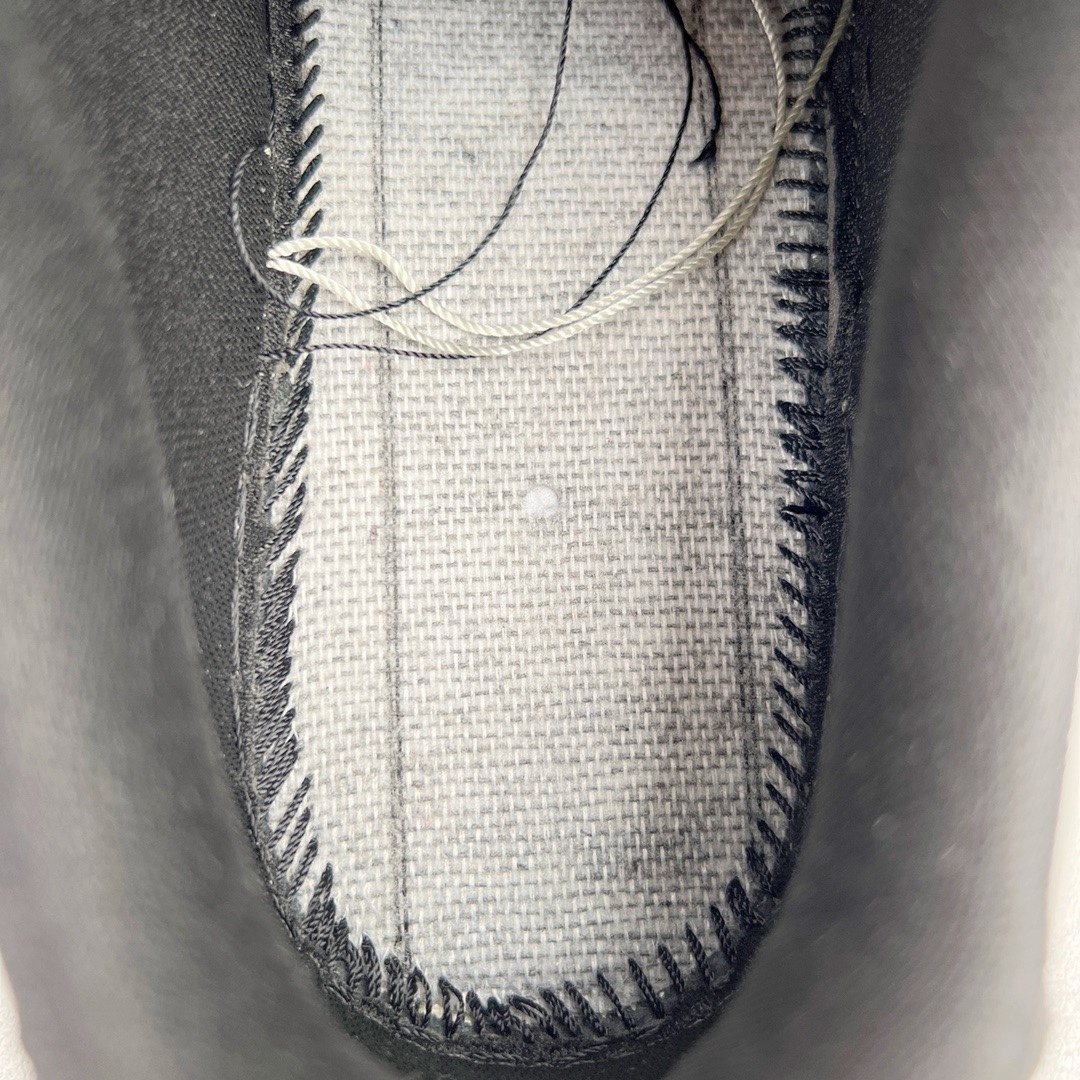 图片[17]-＃LJ渠道版福利 AMIRI Skel Top Low Sneakers 洛杉矶街头之王 高奢·埃米尔 骨骼低帮板鞋 白黑 区分市面所有在售版本 正确鞋舌外翻细节 正确骨头形状 正确双层加厚皮料 市面唯一正确批次 全套配件及包装物 鞋面采用手工切割和边缘涂漆的皮革和骨头贴花 并具有真皮鞋面和模压EVA鞋垫 高密度的电脑车线工艺 尺码：40 41 42 43 44 45-选品中心