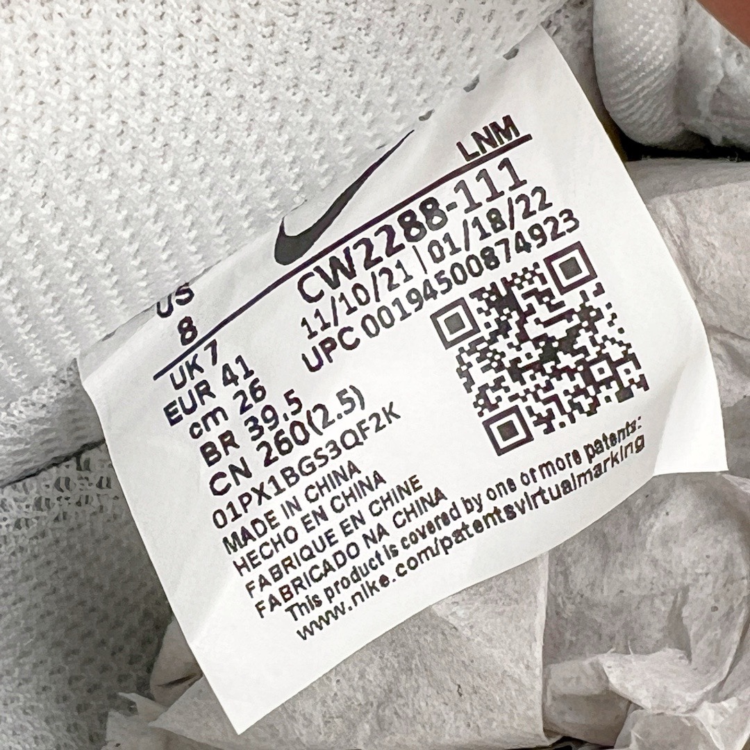 图片[18]-＃LJ渠道版 NK Air Force 1 Low \’07 空军一号低帮经典板鞋 纯白 CW2288-111 同步官方2022全新版本 不规则波浪大底咬花 全鞋电脑针车 工整有序 视觉效果满分 原厂拉帮手法 标准四线 密度针距针孔大小控制到位 原装反口里网布海绵 正确卡色网眼大小 新版鞋撑改用纸团代替 原厂港宝加持完美还原灵魂版型 原盒原配从里到外百分百还原 原厂全头层原厂皮料 原标原盒 内置Sole气垫 中底白色背胶 中底划线 已经无限的接近公司 原厂楦头 原厂刺绣 后跟弧度修正 独家私模最大开发到47.5 尺码：36 36.5 37.5 38 38.5 39 40 40.5 41 42 42.5 43 44 44.5 45 46 47.5-选品中心