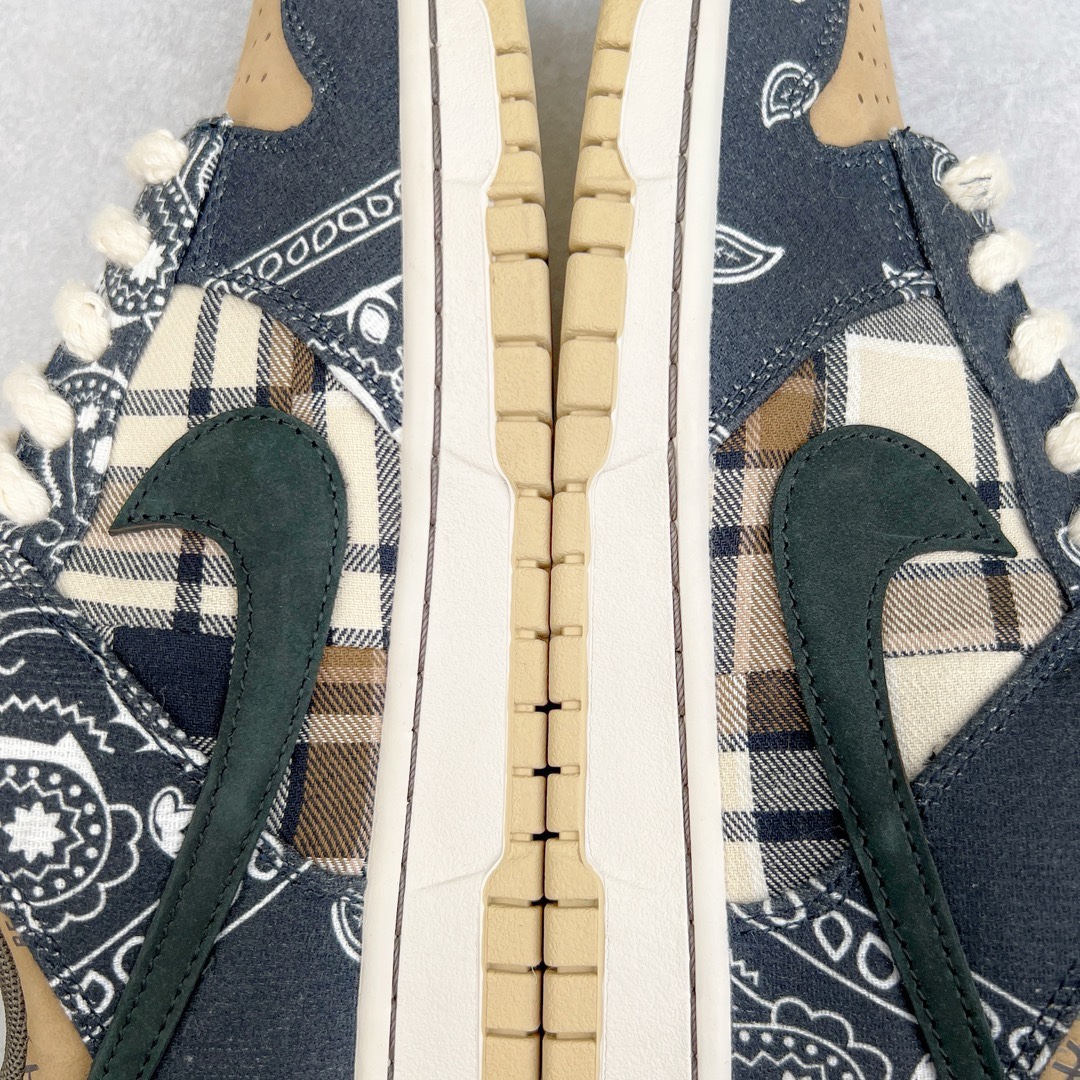 图片[12]-＃LJ渠道版 Travis Scott x NK SB Dunk Low TS联名腰果花 CT5053-001 原厂原楦原纸版开发 原盒原标 市场天花板 采用进口丝光磨砂皮＋具有质感牛仔布拼接设计 在紫光下鞋身部位呈现紫光线条 完全与原版一模一样 右脚外侧腰果花图是缺口的同步官方 鞋头弧度高度、后跟小山峰弧度都比对原鞋 鞋垫嵌入Zoom气垫装置 腰果花的鞋款撕开里面还有一层特殊的鞋面 而鞋舌上的 \\\”Cactus Jack\\\” 也是证明了出自Travis Scott之手 尺码：36 36.5 37.5 38 38.5 39 40 40.5 41 42 42.5 43 44 44.5 45 46 47.5-选品中心