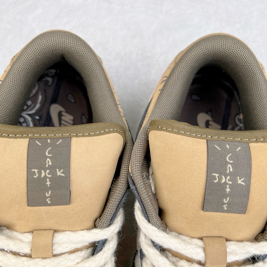 图片[15]-＃LJ渠道版 Travis Scott x NK SB Dunk Low TS联名腰果花 CT5053-001 原厂原楦原纸版开发 原盒原标 市场天花板 采用进口丝光磨砂皮＋具有质感牛仔布拼接设计 在紫光下鞋身部位呈现紫光线条 完全与原版一模一样 右脚外侧腰果花图是缺口的同步官方 鞋头弧度高度、后跟小山峰弧度都比对原鞋 鞋垫嵌入Zoom气垫装置 腰果花的鞋款撕开里面还有一层特殊的鞋面 而鞋舌上的 \\\”Cactus Jack\\\” 也是证明了出自Travis Scott之手 尺码：36 36.5 37.5 38 38.5 39 40 40.5 41 42 42.5 43 44 44.5 45 46 47.5-选品中心
