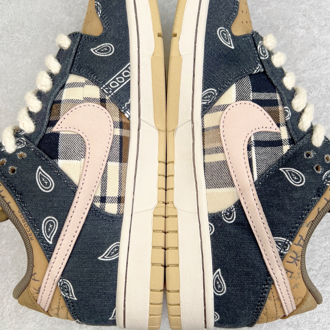 图片[11]-＃LJ渠道版 Travis Scott x NK SB Dunk Low TS联名腰果花 CT5053-001 原厂原楦原纸版开发 原盒原标 市场天花板 采用进口丝光磨砂皮＋具有质感牛仔布拼接设计 在紫光下鞋身部位呈现紫光线条 完全与原版一模一样 右脚外侧腰果花图是缺口的同步官方 鞋头弧度高度、后跟小山峰弧度都比对原鞋 鞋垫嵌入Zoom气垫装置 腰果花的鞋款撕开里面还有一层特殊的鞋面 而鞋舌上的 \\\”Cactus Jack\\\” 也是证明了出自Travis Scott之手 尺码：36 36.5 37.5 38 38.5 39 40 40.5 41 42 42.5 43 44 44.5 45 46 47.5-选品中心
