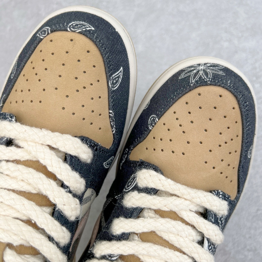 图片[14]-＃LJ渠道版 Travis Scott x NK SB Dunk Low TS联名腰果花 CT5053-001 原厂原楦原纸版开发 原盒原标 市场天花板 采用进口丝光磨砂皮＋具有质感牛仔布拼接设计 在紫光下鞋身部位呈现紫光线条 完全与原版一模一样 右脚外侧腰果花图是缺口的同步官方 鞋头弧度高度、后跟小山峰弧度都比对原鞋 鞋垫嵌入Zoom气垫装置 腰果花的鞋款撕开里面还有一层特殊的鞋面 而鞋舌上的 \\\”Cactus Jack\\\” 也是证明了出自Travis Scott之手 尺码：36 36.5 37.5 38 38.5 39 40 40.5 41 42 42.5 43 44 44.5 45 46 47.5-选品中心