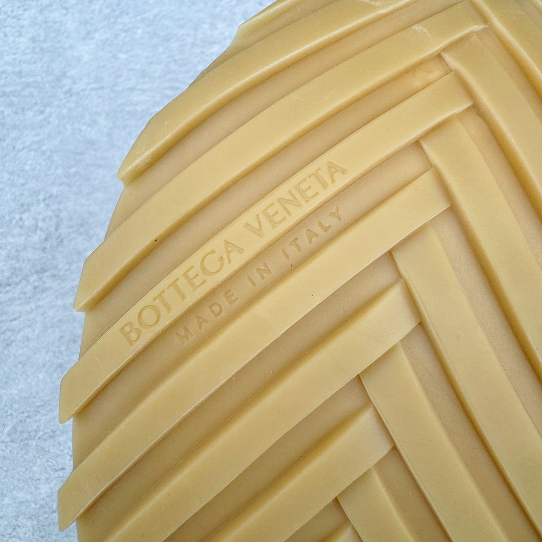 图片[21]-＃GD广顶 BOTTEGA VENETA Orbit Runner BV葆蝶家时尚休闲王一博同款老爹鞋运动鞋 原版开发 一比一打造 相似度百分之99以上 市场一梯队级别品质 区别市场任何标文顶级品质版本 采用轻质科技网布面料 搭配几何图案设计橡胶外底 王炸系列 高版本 认准套包工艺 实际增高很多哦 还是一样显腿细非常nice 耐玩耐造 对标对版 套包鞋工艺 认准高版本 大底选用拼色TPU大底 配置原版包装 尺码：35 36 37 38 39 40 41 42 43 44 45-选品中心