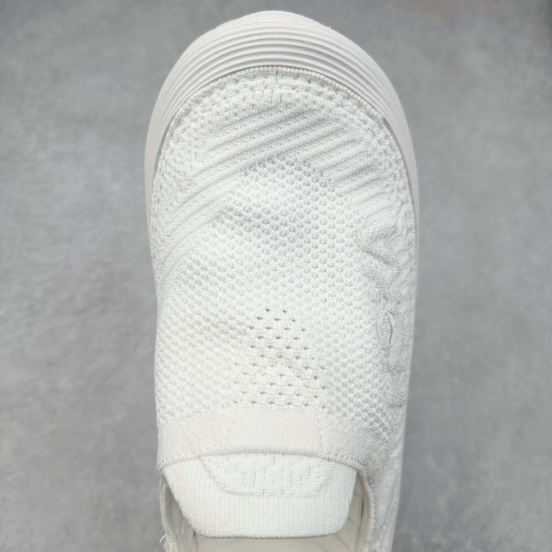 图片[4]-＃HK纯原 HOKA ONE ONE Restore TC 一脚蹬徒步舒适缓震运动鞋 继承了 HOKA ONE ONE® 标志性的缓冲中底，兼具轻盈脚感和出众缓震。NEWOK本期为大家准备了两款各具特色HOKA ONE ONE Restore TC 鞋款，希望能为你的夏日穿搭提供更多灵感。鞋款鞋面采用弹性布料，鞋面透气舒适，日常穿搭舒适不磨脚。鞋款以弹性松紧织带取代传统鞋带设计，省事又省心，“一脚蹬”简直是最具懒人属性的球鞋，低调朴素又不失质感。重量不到百克，依旧是外形“笨拙”实则是轻巧、舒适与安全兼备的品牌固有打法。搭配上，无论是夏日短裤造型，还是搭配你的长袜，Restore TC 能够满足你的多种穿搭。舒适程度堪比众多大牌“老头乐”，鞋底的厚厚的泡沫鞋垫让你深陷其中！尺码：36 36.5 37.5 38 38.5 39 40 40.5 41 42 42.5 43 44 44.5 45-选品中心