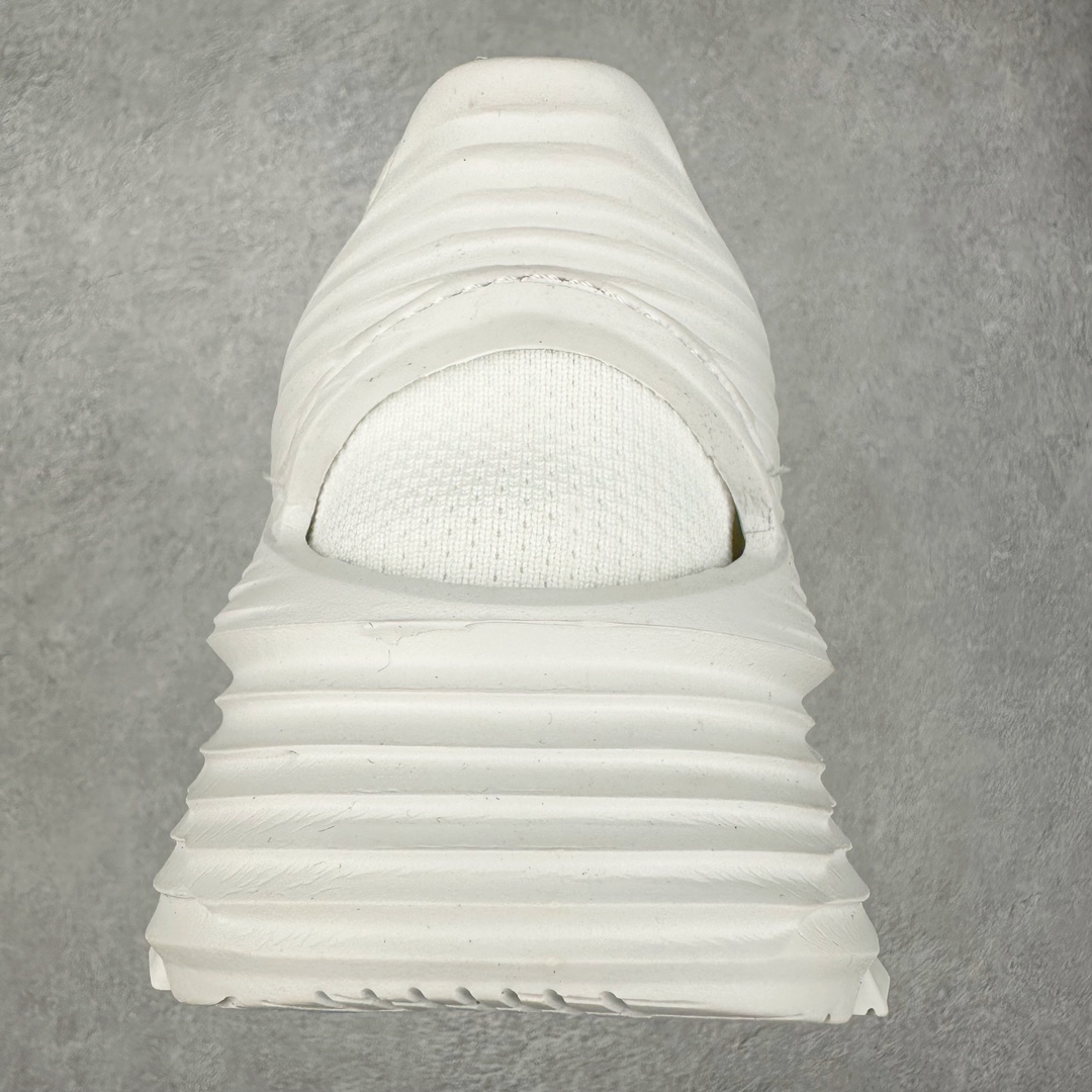 图片[8]-＃HK纯原 HOKA ONE ONE Restore TC 一脚蹬徒步舒适缓震运动鞋 继承了 HOKA ONE ONE® 标志性的缓冲中底，兼具轻盈脚感和出众缓震。NEWOK本期为大家准备了两款各具特色HOKA ONE ONE Restore TC 鞋款，希望能为你的夏日穿搭提供更多灵感。鞋款鞋面采用弹性布料，鞋面透气舒适，日常穿搭舒适不磨脚。鞋款以弹性松紧织带取代传统鞋带设计，省事又省心，“一脚蹬”简直是最具懒人属性的球鞋，低调朴素又不失质感。重量不到百克，依旧是外形“笨拙”实则是轻巧、舒适与安全兼备的品牌固有打法。搭配上，无论是夏日短裤造型，还是搭配你的长袜，Restore TC 能够满足你的多种穿搭。舒适程度堪比众多大牌“老头乐”，鞋底的厚厚的泡沫鞋垫让你深陷其中！尺码：36 36.5 37.5 38 38.5 39 40 40.5 41 42 42.5 43 44 44.5 45-选品中心