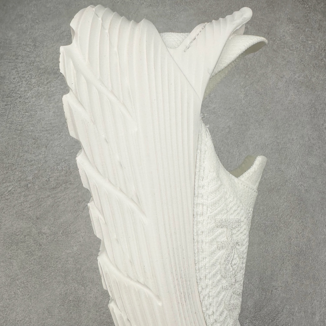 图片[6]-＃HK纯原 HOKA ONE ONE Restore TC 一脚蹬徒步舒适缓震运动鞋 继承了 HOKA ONE ONE® 标志性的缓冲中底，兼具轻盈脚感和出众缓震。NEWOK本期为大家准备了两款各具特色HOKA ONE ONE Restore TC 鞋款，希望能为你的夏日穿搭提供更多灵感。鞋款鞋面采用弹性布料，鞋面透气舒适，日常穿搭舒适不磨脚。鞋款以弹性松紧织带取代传统鞋带设计，省事又省心，“一脚蹬”简直是最具懒人属性的球鞋，低调朴素又不失质感。重量不到百克，依旧是外形“笨拙”实则是轻巧、舒适与安全兼备的品牌固有打法。搭配上，无论是夏日短裤造型，还是搭配你的长袜，Restore TC 能够满足你的多种穿搭。舒适程度堪比众多大牌“老头乐”，鞋底的厚厚的泡沫鞋垫让你深陷其中！尺码：36 36.5 37.5 38 38.5 39 40 40.5 41 42 42.5 43 44 44.5 45-选品中心