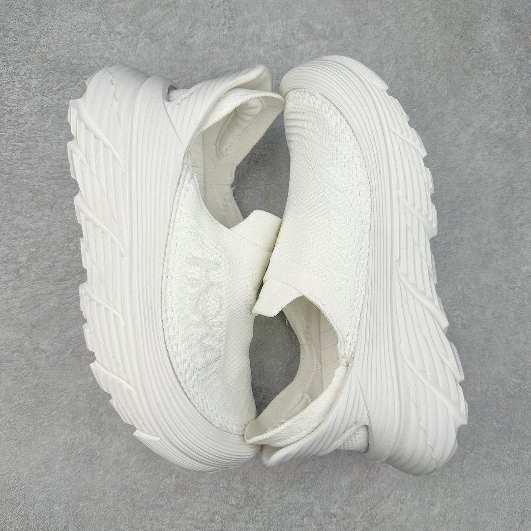 图片[3]-＃HK纯原 HOKA ONE ONE Restore TC 一脚蹬徒步舒适缓震运动鞋 继承了 HOKA ONE ONE® 标志性的缓冲中底，兼具轻盈脚感和出众缓震。NEWOK本期为大家准备了两款各具特色HOKA ONE ONE Restore TC 鞋款，希望能为你的夏日穿搭提供更多灵感。鞋款鞋面采用弹性布料，鞋面透气舒适，日常穿搭舒适不磨脚。鞋款以弹性松紧织带取代传统鞋带设计，省事又省心，“一脚蹬”简直是最具懒人属性的球鞋，低调朴素又不失质感。重量不到百克，依旧是外形“笨拙”实则是轻巧、舒适与安全兼备的品牌固有打法。搭配上，无论是夏日短裤造型，还是搭配你的长袜，Restore TC 能够满足你的多种穿搭。舒适程度堪比众多大牌“老头乐”，鞋底的厚厚的泡沫鞋垫让你深陷其中！尺码：36 36.5 37.5 38 38.5 39 40 40.5 41 42 42.5 43 44 44.5 45-选品中心