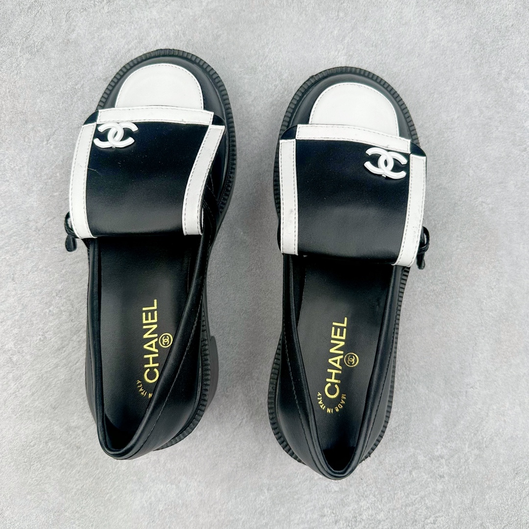 图片[3]-2024秋冬新款CHANEL小香经典厚底复古熊猫乐福鞋 CHANEL乐福鞋真的是看不腻，简单大方，拥有香家优雅名媛气质，超级耐看，越穿越香的香奈儿，笔芯力荐😍 这双复古乐福鞋一眼看到就很喜欢 超有 CHANEL的格調 高級感十足，上脚特别舒服柔软 脚宽也不怕 好看又舒适 搭配中筒袜裙子裤子都是无敌美 看起来款式简约 但上脚马上自带拉长腿效果 简单不失个性 又增添一抹帅气感 鞋面：原版定制小牛皮 内里：混种羊羊皮里 柔软吸汗透气！ 五金：独家原版1：1开模开发 ！持久不软化！ 大底：意大利进口真皮大底 区别市场通货 我们不一样‼️ 🐮尺码：35-40-选品中心