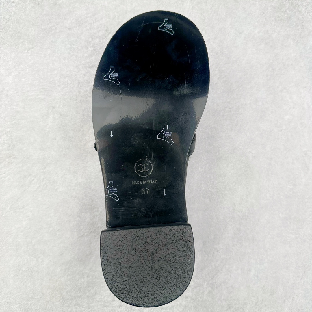 图片[9]-2024秋冬新款CHANEL小香经典厚底复古熊猫乐福鞋 CHANEL乐福鞋真的是看不腻，简单大方，拥有香家优雅名媛气质，超级耐看，越穿越香的香奈儿，笔芯力荐😍 这双复古乐福鞋一眼看到就很喜欢 超有 CHANEL的格調 高級感十足，上脚特别舒服柔软 脚宽也不怕 好看又舒适 搭配中筒袜裙子裤子都是无敌美 看起来款式简约 但上脚马上自带拉长腿效果 简单不失个性 又增添一抹帅气感 鞋面：原版定制小牛皮 内里：混种羊羊皮里 柔软吸汗透气！ 五金：独家原版1：1开模开发 ！持久不软化！ 大底：意大利进口真皮大底 区别市场通货 我们不一样‼️ 🐮尺码：35-40-选品中心