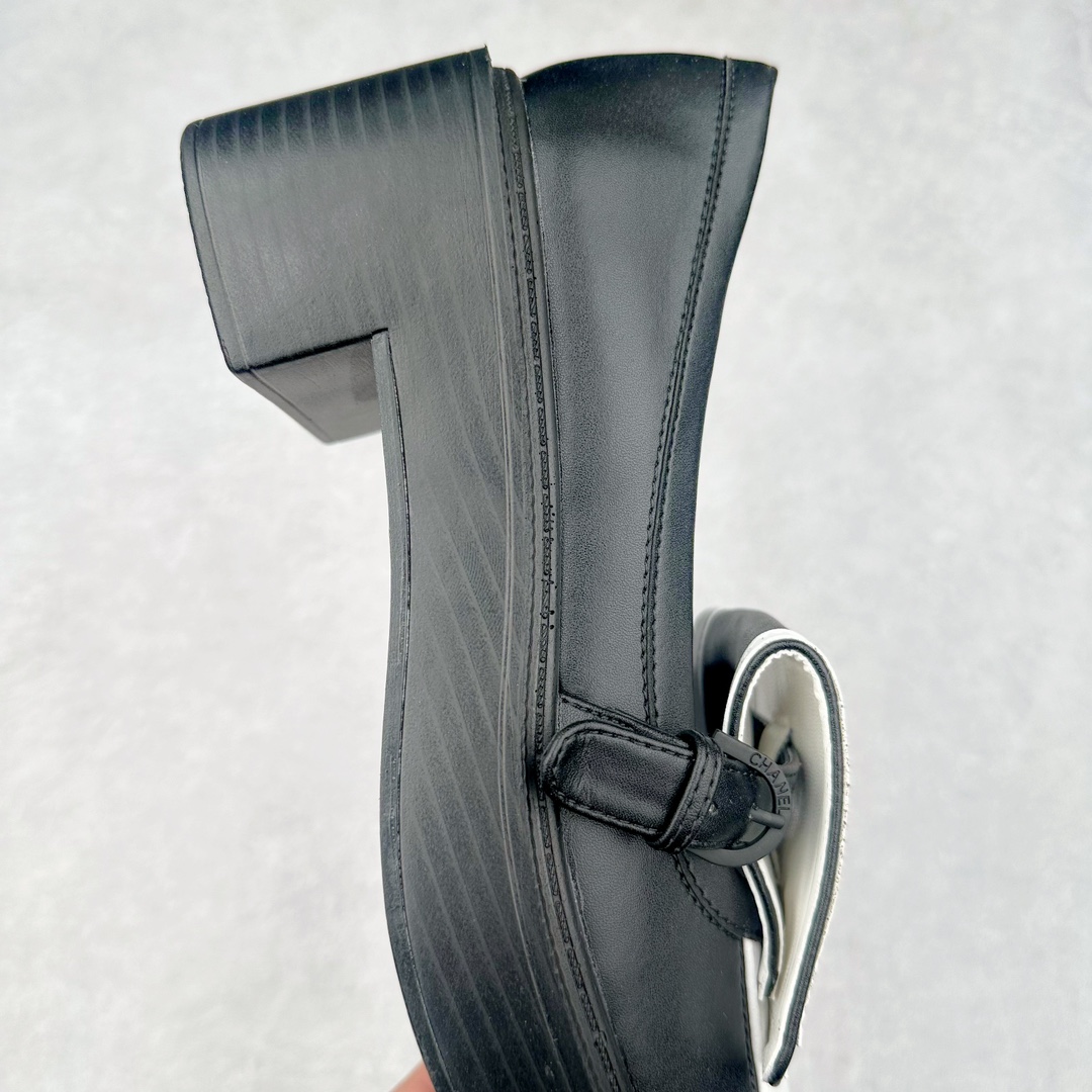 图片[6]-2024秋冬新款CHANEL小香经典厚底复古熊猫乐福鞋 CHANEL乐福鞋真的是看不腻，简单大方，拥有香家优雅名媛气质，超级耐看，越穿越香的香奈儿，笔芯力荐😍 这双复古乐福鞋一眼看到就很喜欢 超有 CHANEL的格調 高級感十足，上脚特别舒服柔软 脚宽也不怕 好看又舒适 搭配中筒袜裙子裤子都是无敌美 看起来款式简约 但上脚马上自带拉长腿效果 简单不失个性 又增添一抹帅气感 鞋面：原版定制小牛皮 内里：混种羊羊皮里 柔软吸汗透气！ 五金：独家原版1：1开模开发 ！持久不软化！ 大底：意大利进口真皮大底 区别市场通货 我们不一样‼️ 🐮尺码：35-40-选品中心