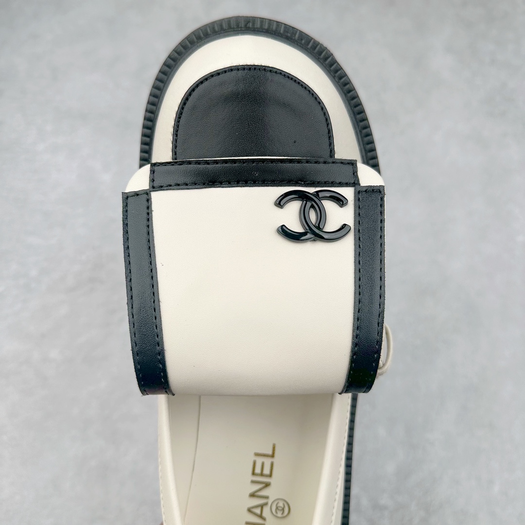 图片[4]-2024秋冬新款CHANEL小香经典厚底复古熊猫乐福鞋 CHANEL乐福鞋真的是看不腻，简单大方，拥有香家优雅名媛气质，超级耐看，越穿越香的香奈儿，笔芯力荐😍 这双复古乐福鞋一眼看到就很喜欢 超有 CHANEL的格調 高級感十足，上脚特别舒服柔软 脚宽也不怕 好看又舒适 搭配中筒袜裙子裤子都是无敌美 看起来款式简约 但上脚马上自带拉长腿效果 简单不失个性 又增添一抹帅气感 鞋面：原版定制小牛皮 内里：混种羊羊皮里 柔软吸汗透气！ 五金：独家原版1：1开模开发 ！持久不软化！ 大底：意大利进口真皮大底 区别市场通货 我们不一样‼️ 🐮尺码：35-40-选品中心