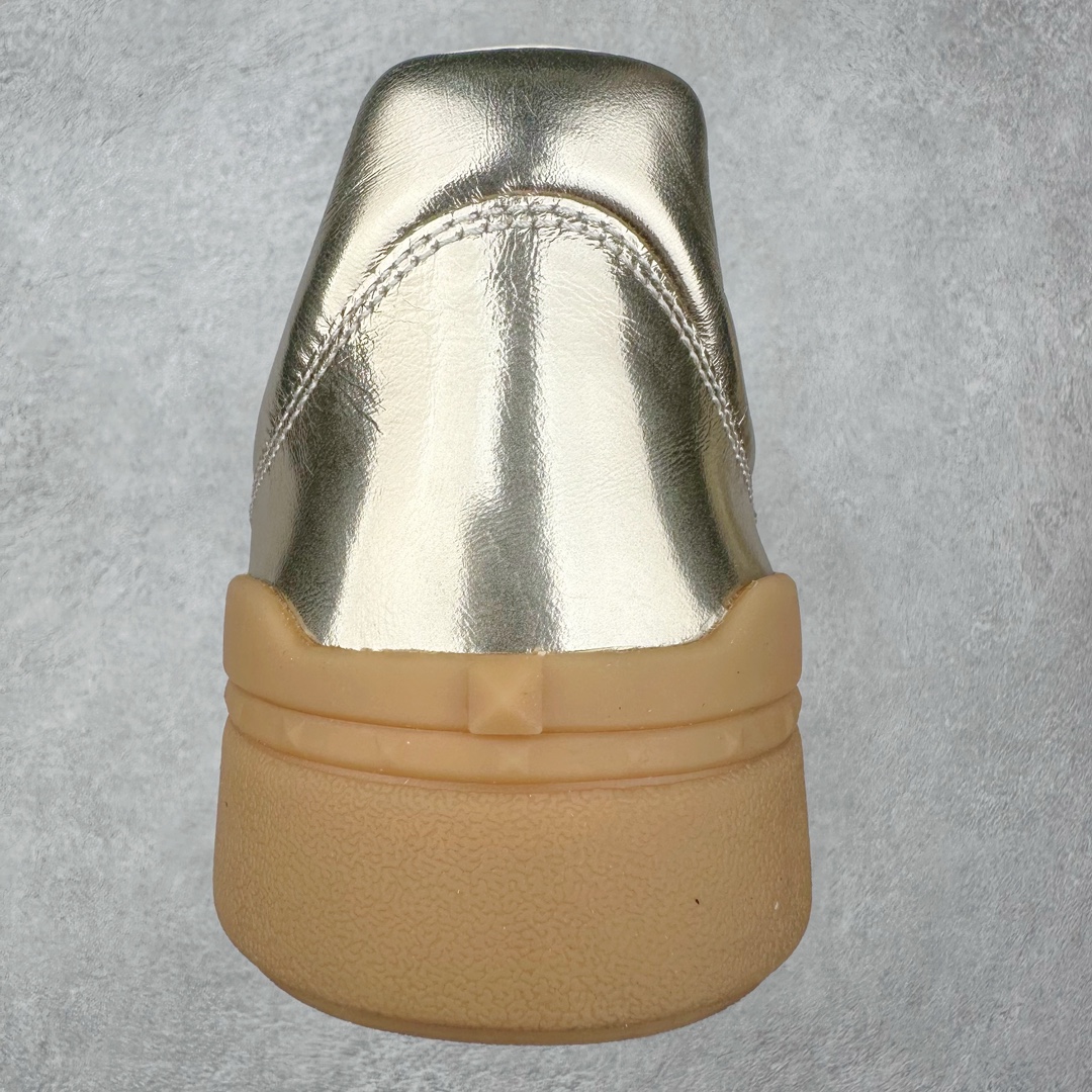 图片[8]-Valentino 华伦天奴 新款休闲鞋2024最新款 走秀情侣爆款 休闲鞋 Elsa Hosk张艺兴 关晓彤等众多明星同款 🔥 pink pp系列芭比粉被eanor Hosk 穿出了不一样的随性和时髦 阿那亚大秀可谓是刷爆了时尚圈！鞋面全油边 面料：定制牛皮+冲孔工艺，独家开模TPU大底 全套包装 尺码：35 36 37 38 39 40 41 42 43 44 45-选品中心