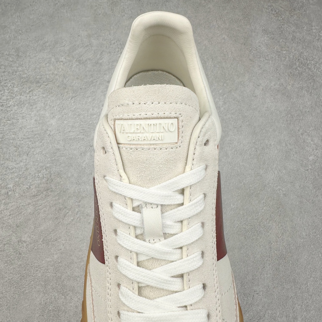 图片[5]-Valentino 华伦天奴 新款休闲鞋2024最新款 走秀情侣爆款 休闲鞋 Elsa Hosk张艺兴 关晓彤等众多明星同款 🔥 pink pp系列芭比粉被eanor Hosk 穿出了不一样的随性和时髦 阿那亚大秀可谓是刷爆了时尚圈！鞋面全油边 面料：定制牛皮+冲孔工艺，独家开模TPU大底 全套包装 尺码：35 36 37 38 39 40 41 42 43 44 45-选品中心