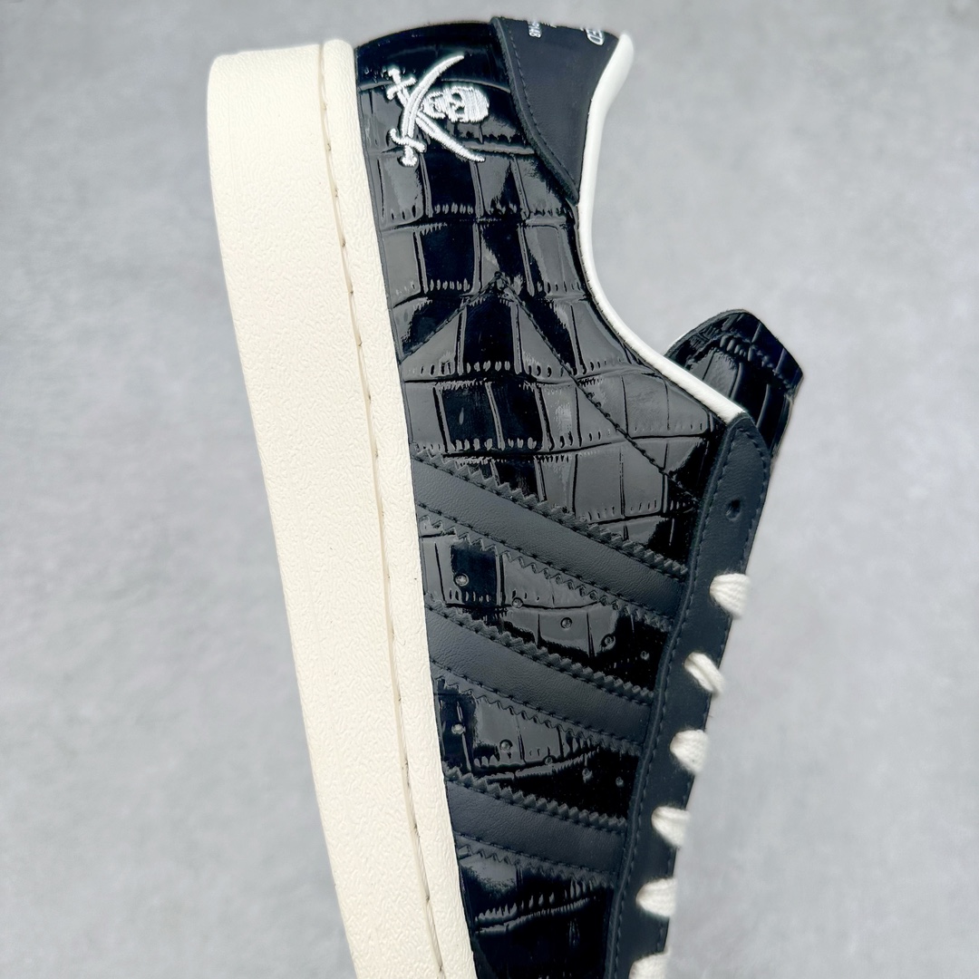 图片[6]-AD Originals Superstar 经典复古贝壳头板鞋 B34070 诞生于1969年 是第一双将全皮面鞋 身与橡胶鞋头结合在一起的低帮篮球鞋 Superstar最开始 是作为高帮篮球鞋Pro Model的低帮版本而出现的 但因为其独特和醒目的橡胶鞋头造型而让大家熟知 被大家形象地称为\\\”shelltoe\\\”贝壳头 在70年代的美国职业篮球场上 接近3/4的NBA球员都将这双Superstar作为场上用鞋 80年代之后 经过不断的改良和发展 Superstar逐渐成为横跨时装、音乐、街头文化、休闲和运动等各大领域的时尚潮鞋 尺码：36 36.5 37 38 38.5 39 40 40.5 41 42 42.5 43 44 44.5 45-选品中心