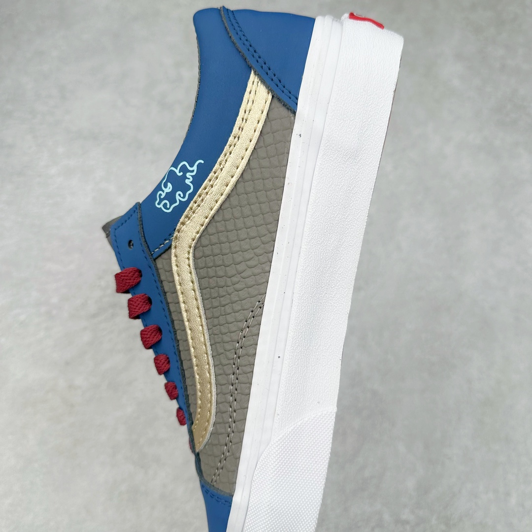 图片[7]-Vans Old Skool 黑神话悟空 祥云龙纹 游戏主题 解构复古减震耐磨轻便低帮板鞋 男女同款 米蓝黑 灵感来源以黑神话悟空为主题 蓝黑金的配色搭配 加上金色勾子解构设计 祥云和龙纹图案 简约又百搭 要说最近最为热议的网络话题 非「黑神话：悟空」莫属了 这个里程碑式的国产3A游戏大作 已经完全出圈 而「黑神话：悟空」主题的球鞋 也悄悄然的浮出水面 一直热衷于球鞋概念画创作的创意艺术家 @nobrainer.psd 将他对于「黑神话：悟空」的理解 以球鞋为载体进行了诠释 他选用了游戏中的主角造型为主题 基于NK Vans Old Skool 鞋型进行创作 不仅选取了服装色调营造游戏氛围 金色的Swoosh 加上祥云、龙纹的装饰 还真颇有一番滋味。尺码：35 36 36.5 37 38 38.5 39 40 40.5 41 42 42.5 43 44-选品中心