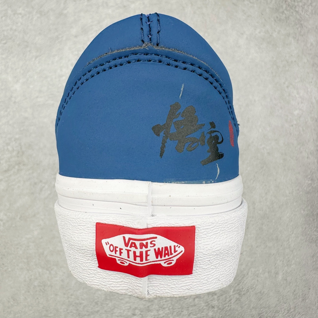 图片[8]-Vans Old Skool 黑神话悟空 祥云龙纹 游戏主题 解构复古减震耐磨轻便低帮板鞋 男女同款 米蓝黑 灵感来源以黑神话悟空为主题 蓝黑金的配色搭配 加上金色勾子解构设计 祥云和龙纹图案 简约又百搭 要说最近最为热议的网络话题 非「黑神话：悟空」莫属了 这个里程碑式的国产3A游戏大作 已经完全出圈 而「黑神话：悟空」主题的球鞋 也悄悄然的浮出水面 一直热衷于球鞋概念画创作的创意艺术家 @nobrainer.psd 将他对于「黑神话：悟空」的理解 以球鞋为载体进行了诠释 他选用了游戏中的主角造型为主题 基于NK Vans Old Skool 鞋型进行创作 不仅选取了服装色调营造游戏氛围 金色的Swoosh 加上祥云、龙纹的装饰 还真颇有一番滋味。尺码：35 36 36.5 37 38 38.5 39 40 40.5 41 42 42.5 43 44-选品中心