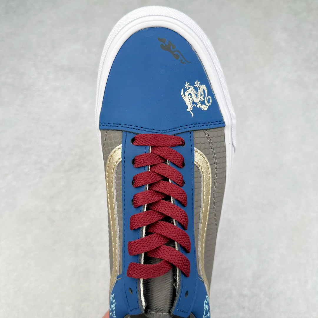 图片[4]-Vans Old Skool 黑神话悟空 祥云龙纹 游戏主题 解构复古减震耐磨轻便低帮板鞋 男女同款 米蓝黑 灵感来源以黑神话悟空为主题 蓝黑金的配色搭配 加上金色勾子解构设计 祥云和龙纹图案 简约又百搭 要说最近最为热议的网络话题 非「黑神话：悟空」莫属了 这个里程碑式的国产3A游戏大作 已经完全出圈 而「黑神话：悟空」主题的球鞋 也悄悄然的浮出水面 一直热衷于球鞋概念画创作的创意艺术家 @nobrainer.psd 将他对于「黑神话：悟空」的理解 以球鞋为载体进行了诠释 他选用了游戏中的主角造型为主题 基于NK Vans Old Skool 鞋型进行创作 不仅选取了服装色调营造游戏氛围 金色的Swoosh 加上祥云、龙纹的装饰 还真颇有一番滋味。尺码：35 36 36.5 37 38 38.5 39 40 40.5 41 42 42.5 43 44-选品中心
