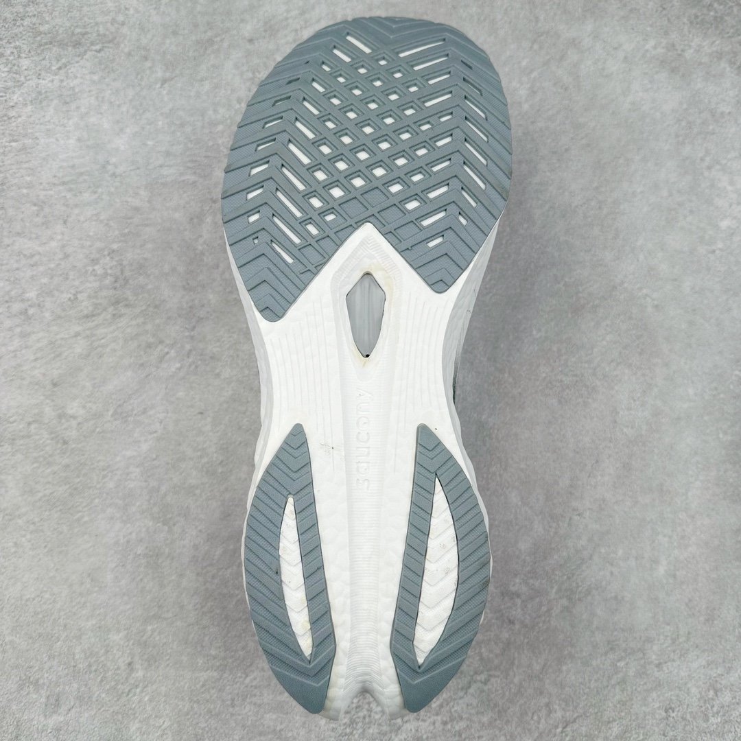 图片[9]-慢跑鞋中的劳斯莱斯 Saucony Endorphin Speed 索康尼啡速4代舒适织物低帮训练跑步鞋 尼龙板厚底竞速训练鞋 #原数据开发纸版楦型 #采用工学透气针织布鞋面材质 #内嵌3D环绕包裹缓震鞋垫 #外置镂空XT-900防滑橡胶大底❗️ #啡速属于减配版，推进力较为温和，尼龙板刚性也不强，驾驭门槛较低，适合进阶跑者日常训练及短距离比赛，适合精英跑者竞速训练。 #中底采用加厚的 PWRRUN PB缓震泡棉，有效减少触地带来的冲击力，能量回馈高达90%，缓震和回弹表现出色。S型飞翼尼龙板结合快速滚动科技，提供推进力的同时，还加强了稳定支撑保护，前后掌过渡也更加流畅。 尺码：40 40.5 41 42 42.5 43 44 44.5 45 女鞋后续待出-选品中心