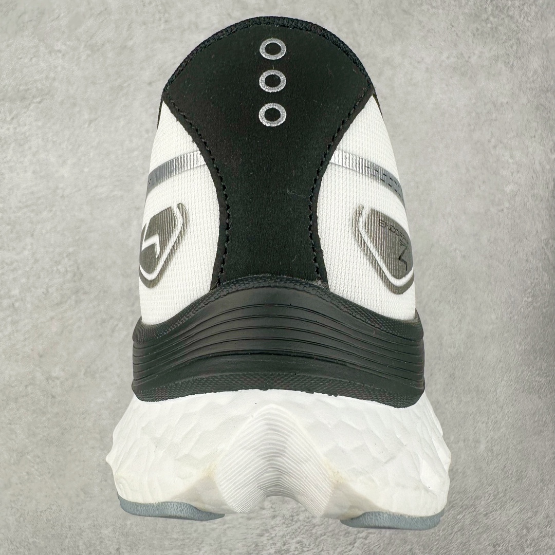 图片[8]-慢跑鞋中的劳斯莱斯 Saucony Endorphin Speed 索康尼啡速4代舒适织物低帮训练跑步鞋 尼龙板厚底竞速训练鞋 #原数据开发纸版楦型 #采用工学透气针织布鞋面材质 #内嵌3D环绕包裹缓震鞋垫 #外置镂空XT-900防滑橡胶大底❗️ #啡速属于减配版，推进力较为温和，尼龙板刚性也不强，驾驭门槛较低，适合进阶跑者日常训练及短距离比赛，适合精英跑者竞速训练。 #中底采用加厚的 PWRRUN PB缓震泡棉，有效减少触地带来的冲击力，能量回馈高达90%，缓震和回弹表现出色。S型飞翼尼龙板结合快速滚动科技，提供推进力的同时，还加强了稳定支撑保护，前后掌过渡也更加流畅。 尺码：40 40.5 41 42 42.5 43 44 44.5 45 女鞋后续待出-选品中心