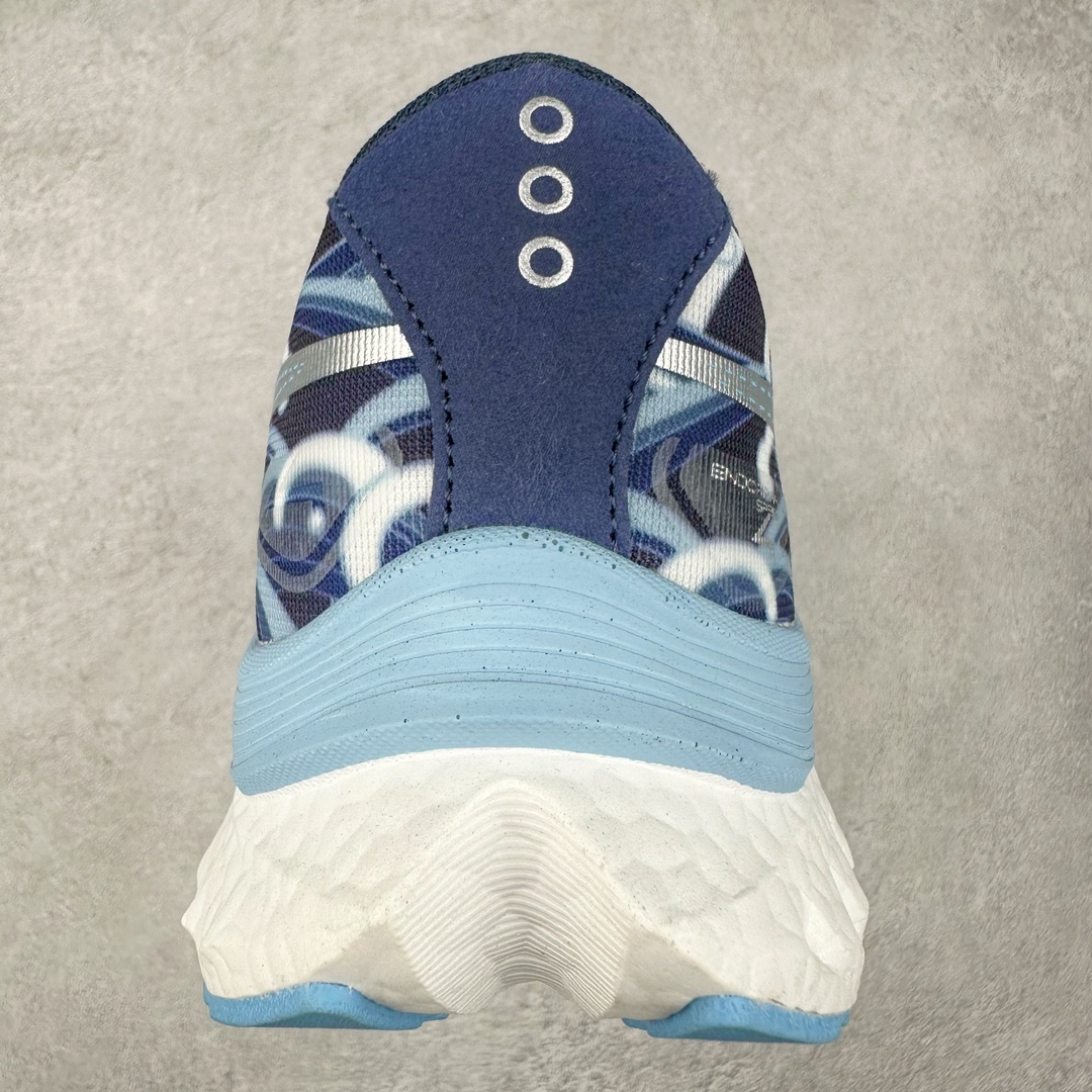 图片[8]-慢跑鞋中的劳斯莱斯 Saucony Endorphin Speed 索康尼啡速4代舒适织物低帮训练跑步鞋 尼龙板厚底竞速训练鞋 #原数据开发纸版楦型 #采用工学透气针织布鞋面材质 #内嵌3D环绕包裹缓震鞋垫 #外置镂空XT-900防滑橡胶大底❗️ #啡速属于减配版，推进力较为温和，尼龙板刚性也不强，驾驭门槛较低，适合进阶跑者日常训练及短距离比赛，适合精英跑者竞速训练。 #中底采用加厚的 PWRRUN PB缓震泡棉，有效减少触地带来的冲击力，能量回馈高达90%，缓震和回弹表现出色。S型飞翼尼龙板结合快速滚动科技，提供推进力的同时，还加强了稳定支撑保护，前后掌过渡也更加流畅。 尺码：40 40.5 41 42 42.5 43 44 44.5 45 女鞋后续待出-选品中心