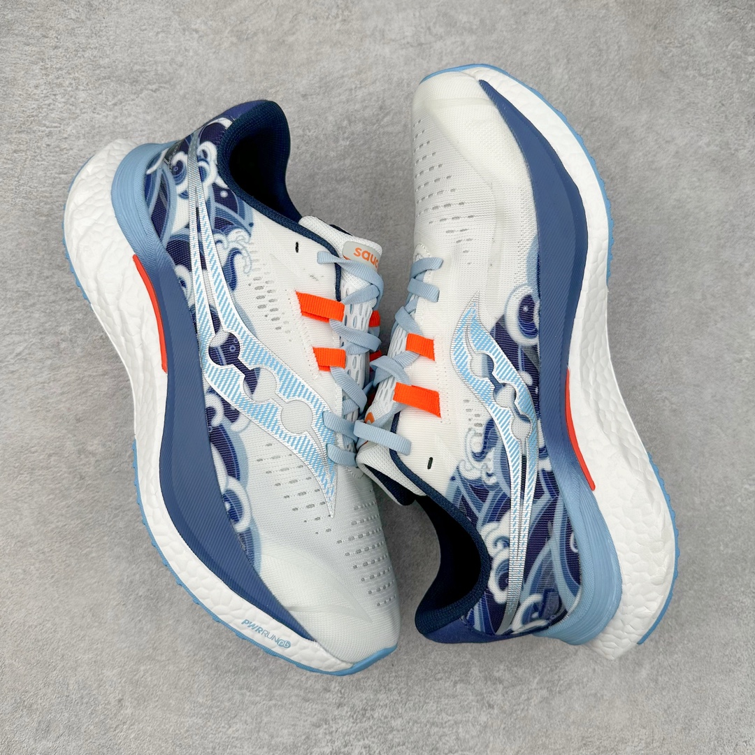 图片[3]-慢跑鞋中的劳斯莱斯 Saucony Endorphin Speed 索康尼啡速4代舒适织物低帮训练跑步鞋 尼龙板厚底竞速训练鞋 #原数据开发纸版楦型 #采用工学透气针织布鞋面材质 #内嵌3D环绕包裹缓震鞋垫 #外置镂空XT-900防滑橡胶大底❗️ #啡速属于减配版，推进力较为温和，尼龙板刚性也不强，驾驭门槛较低，适合进阶跑者日常训练及短距离比赛，适合精英跑者竞速训练。 #中底采用加厚的 PWRRUN PB缓震泡棉，有效减少触地带来的冲击力，能量回馈高达90%，缓震和回弹表现出色。S型飞翼尼龙板结合快速滚动科技，提供推进力的同时，还加强了稳定支撑保护，前后掌过渡也更加流畅。 尺码：40 40.5 41 42 42.5 43 44 44.5 45 女鞋后续待出-选品中心