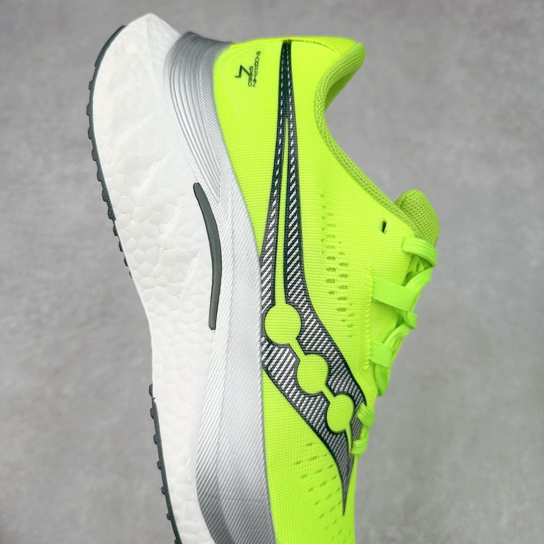 图片[6]-慢跑鞋中的劳斯莱斯 Saucony Endorphin Speed 索康尼啡速4代舒适织物低帮训练跑步鞋 尼龙板厚底竞速训练鞋 #原数据开发纸版楦型 #采用工学透气针织布鞋面材质 #内嵌3D环绕包裹缓震鞋垫 #外置镂空XT-900防滑橡胶大底❗️ #啡速属于减配版，推进力较为温和，尼龙板刚性也不强，驾驭门槛较低，适合进阶跑者日常训练及短距离比赛，适合精英跑者竞速训练。 #中底采用加厚的 PWRRUN PB缓震泡棉，有效减少触地带来的冲击力，能量回馈高达90%，缓震和回弹表现出色。S型飞翼尼龙板结合快速滚动科技，提供推进力的同时，还加强了稳定支撑保护，前后掌过渡也更加流畅。 尺码：40 40.5 41 42 42.5 43 44 44.5 45 女鞋后续待出-选品中心