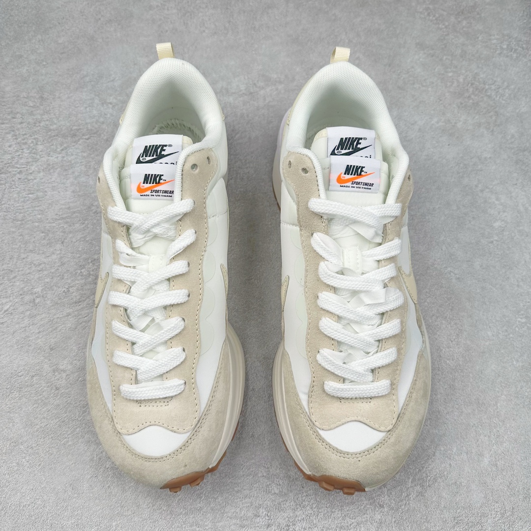图片[2]-＃神版特价 Sacai x NK VaporWaffle 联名款华夫3.0潮流休闲增高运动鞋 海外高端零售专属订单 只服务市场百分之五高端客户 全套原楦原纸版原鞋开模 全网最具灵魂的版型 皮料卡色质感均保持原鞋一致 原装油墨Logo手工描漆 原装大底米色部分外尖内方 大底开口上翘弧度 后跟开口弧度高度原鞋一致 全鞋电脑针车 原厂鞋舌织唛标 原盒原配 中文合格证质保卡 客订外包保护盒‼️尺码：35.5 36 36.5 37.5 38 38.5 39 40 40.5 41 42 42.5 43 44 44.5 45 46 47.5-选品中心