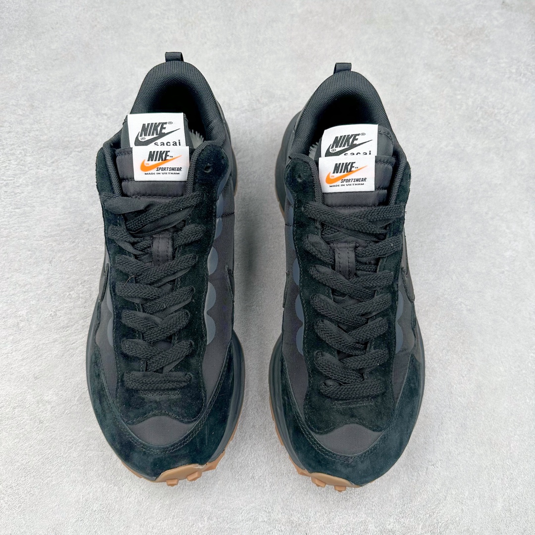 图片[2]-＃神版特价 Sacai x NK VaporWaffle 联名款华夫3.0潮流休闲增高运动鞋 海外高端零售专属订单 只服务市场百分之五高端客户 全套原楦原纸版原鞋开模 全网最具灵魂的版型 皮料卡色质感均保持原鞋一致 原装油墨Logo手工描漆 原装大底米色部分外尖内方 大底开口上翘弧度 后跟开口弧度高度原鞋一致 全鞋电脑针车 原厂鞋舌织唛标 原盒原配 中文合格证质保卡 客订外包保护盒‼️尺码：35.5 36 36.5 37.5 38 38.5 39 40 40.5 41 42 42.5 43 44 44.5 45 46 47.5-选品中心