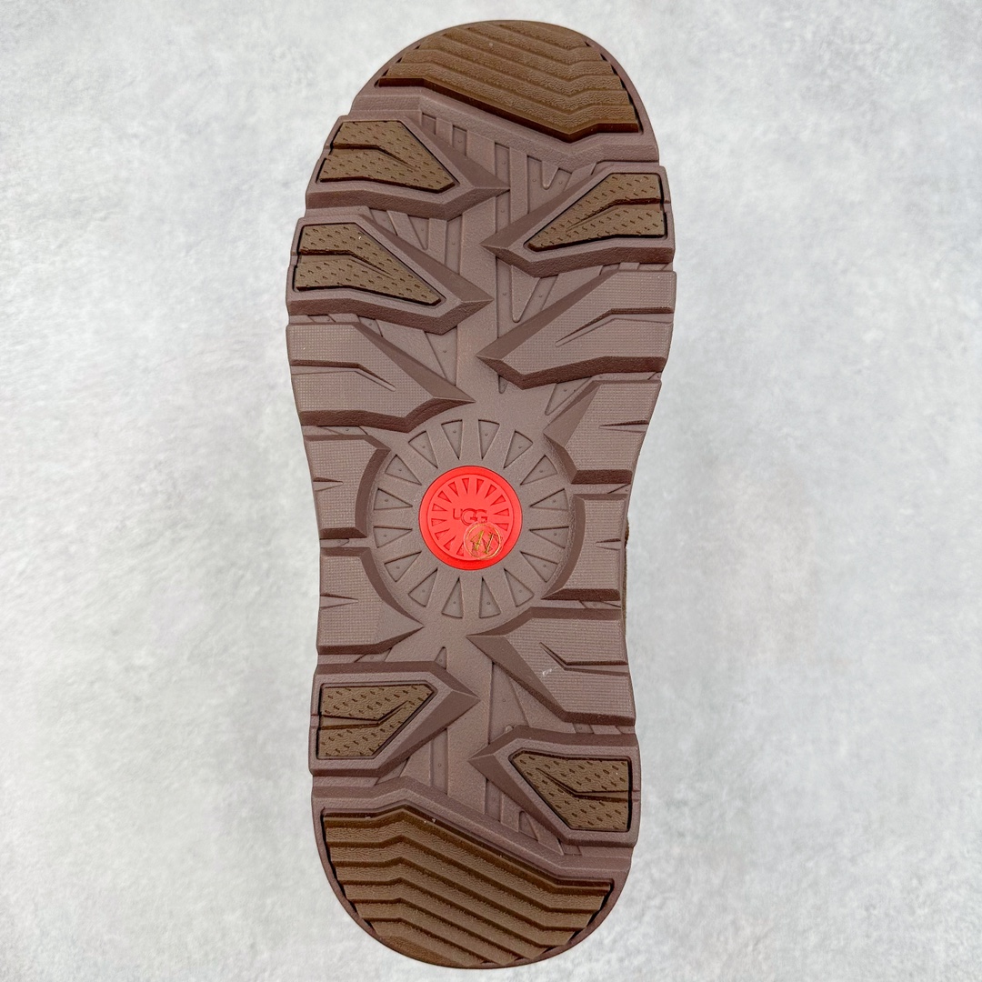 图片[9]-＃GD UGG 2050 经典秋冬羊皮毛一体雪地靴 全鞋采用ZP同厂 隆丰A级澳洲进口羊皮毛一体 品牌代工厂生产线 完全遵循ZP工艺流程 代工厂原厂版师 秉承无原鞋不开发选择 注重每一处细节 市面最正版型 TREADLITE\\\”轻翼\\\”科技外底 轻便/耐用/柔韧/桩型【售后郑重承诺】一个月内若出现重大脱胶/断底等质量问题 直接为您换新！尺码：40 41 42 43 44 45-选品中心